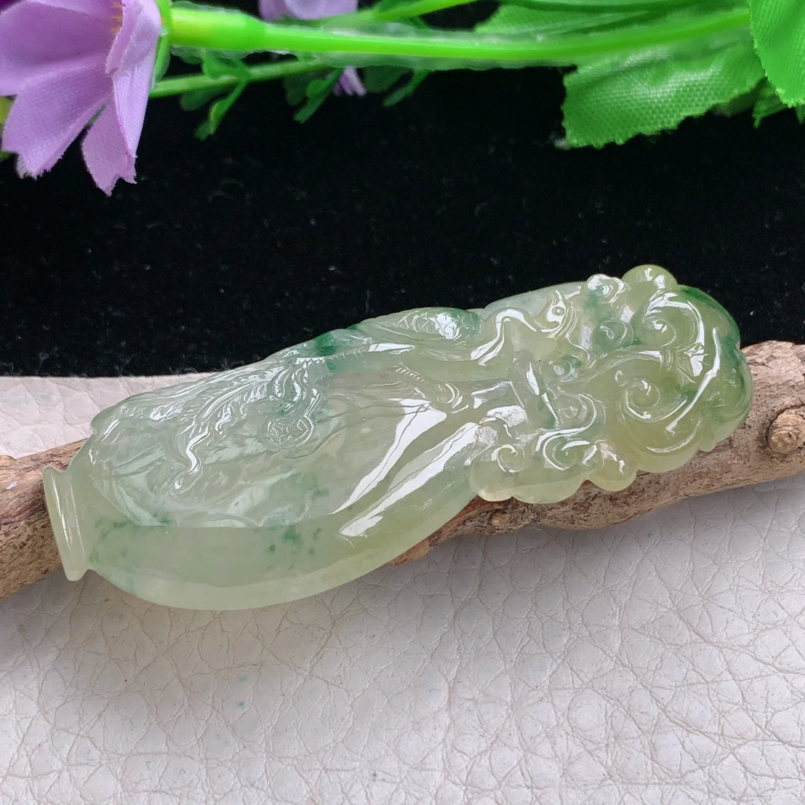 lz实拍62.6*25.8*6缅甸翡翠精雕冰黄翡飘花花瓶吊坠平平安安玉坠