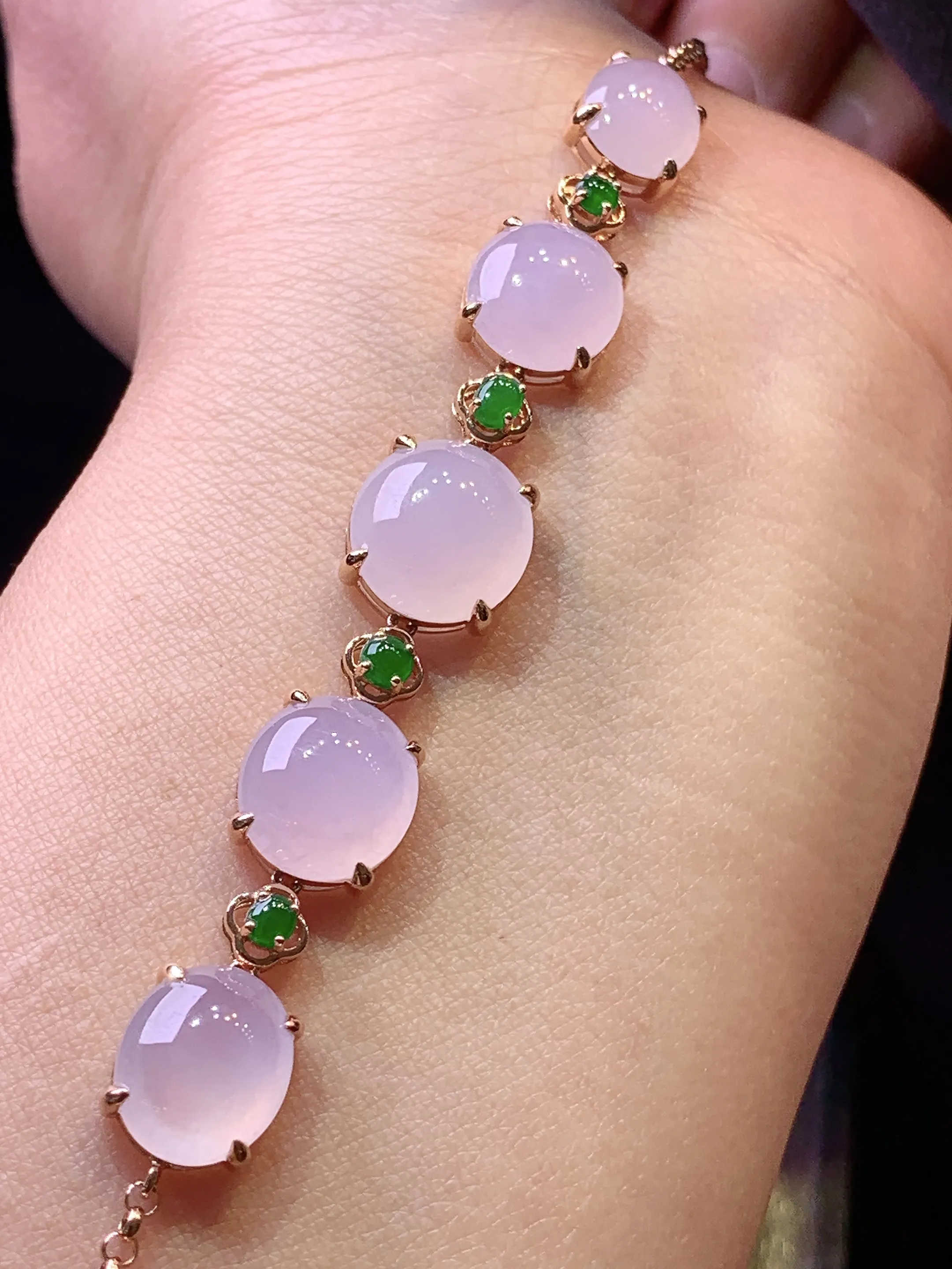 18k金镶嵌粉紫罗兰蛋面手链 玉质细腻 色泽清新艳丽 整体尺寸76*10.6*5.8