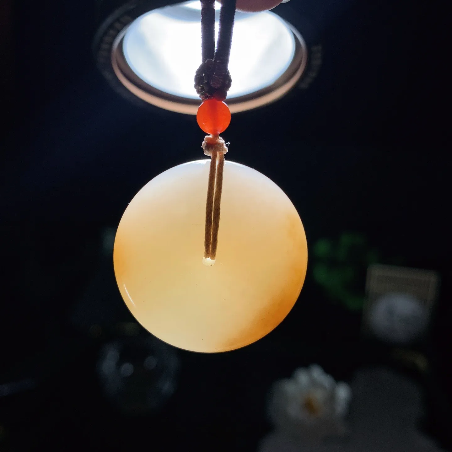 新疆和田玉且末糖平安扣挂件 尺寸30/13重25.5克 玉质细腻油润。手推出油。佩高端典雅。lt260130