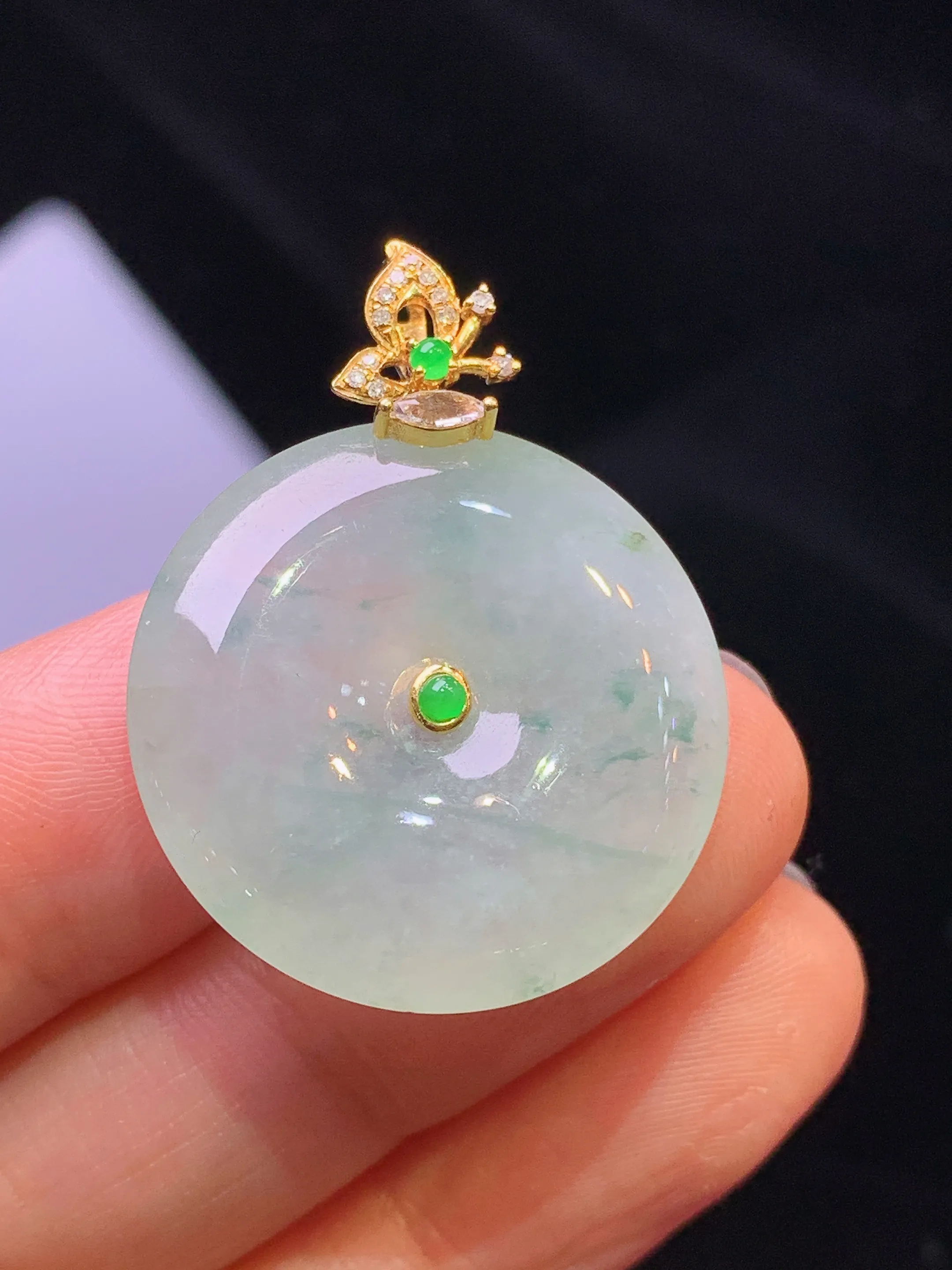 18k金钻镶嵌冰种平安扣吊坠 玉质细腻 色泽清新艳丽 整体尺寸32.2*24.6*5.5