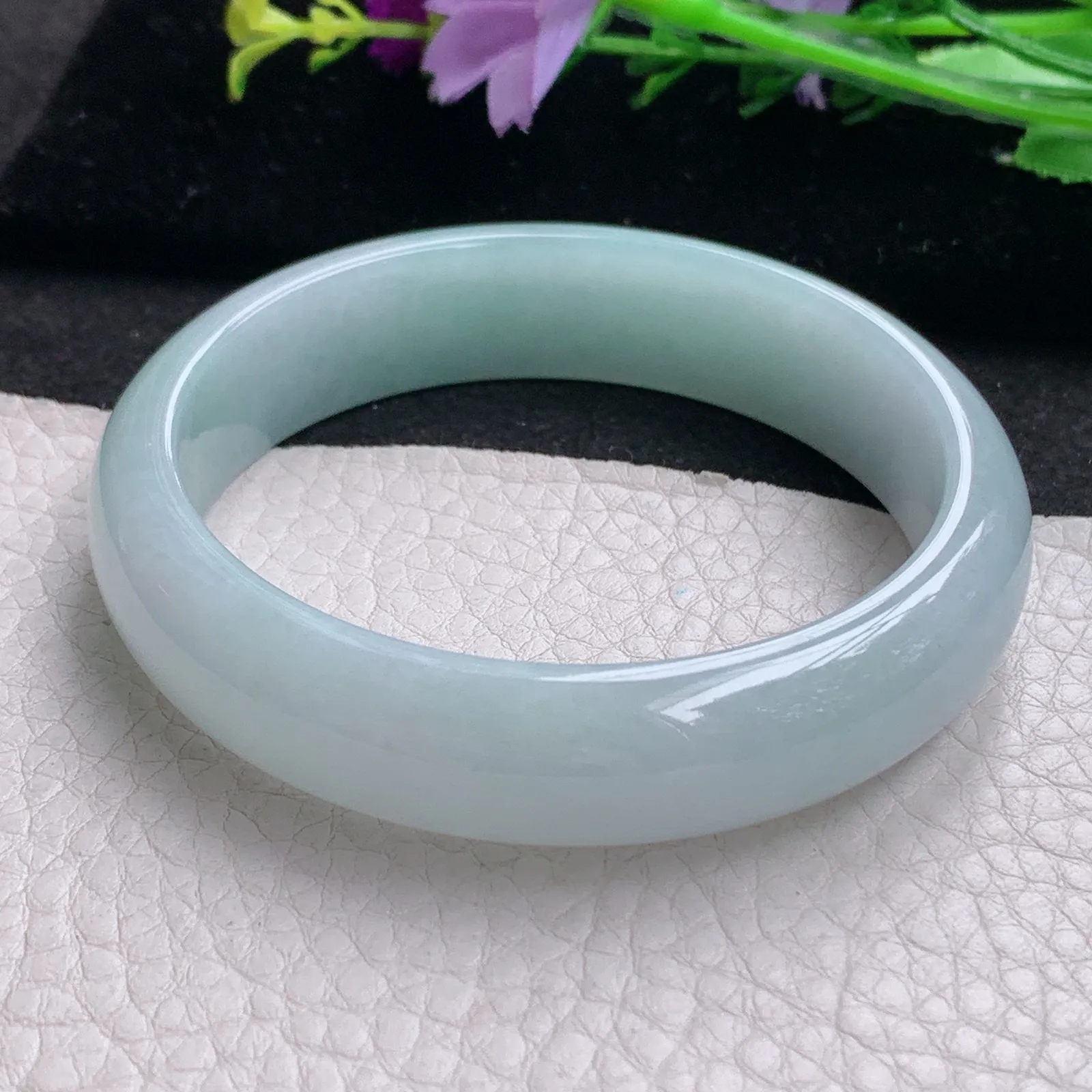 nr实拍57.5*14.2*7缅甸翡翠a货玉手镯飘浅绿胶感正圈平安镯宽版玉手环