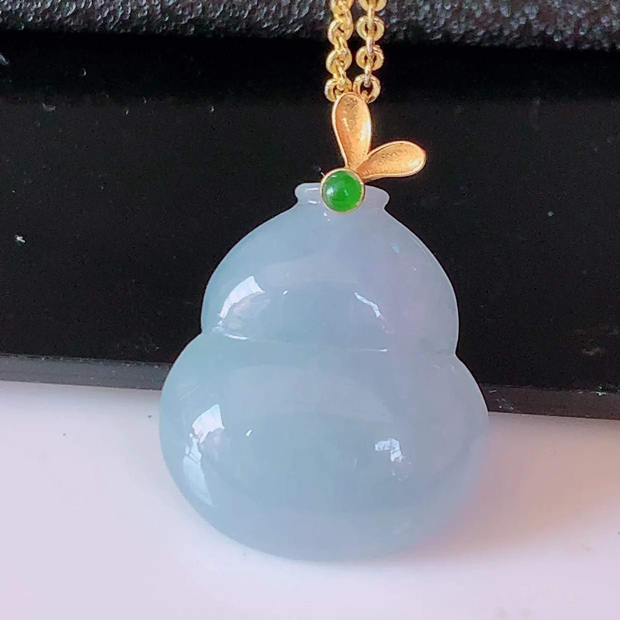 18K金镶嵌冰润紫罗兰翡翠葫芦吊坠，葫芦寓意福禄双全，财源滚滚，品佳品，佩戴效果优雅迷人！#57.25整体22.5裸石18*16*4.2