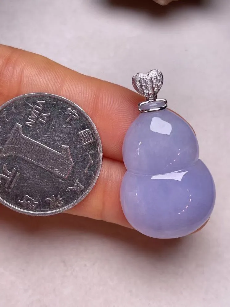 冰糯种紫罗兰葫芦吊坠、真金真钻镶嵌，种水好，玉质细腻 .裸石尺寸 29.3*28.5