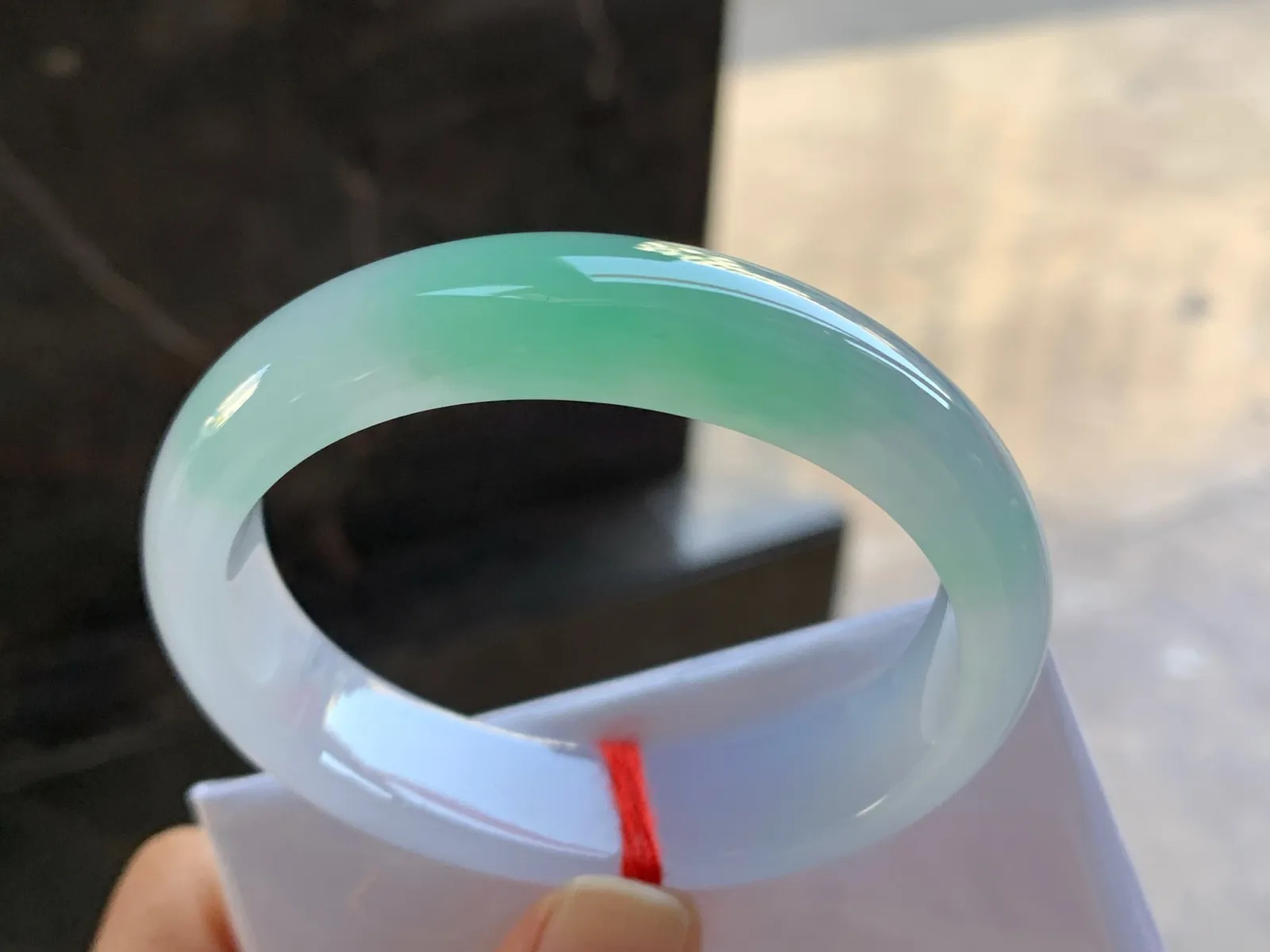 53.5-13.5-7.6

冰绿贵妃手镯^_^清新 正圈51 52可以带