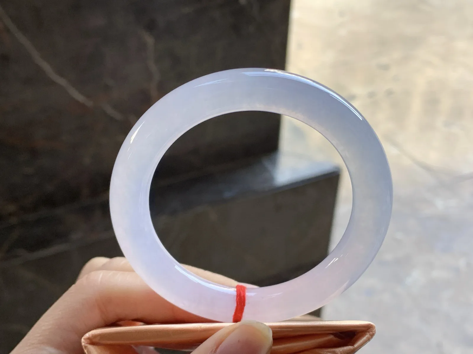 53.5-10

冰紫圆条手镯^_^种水冰透