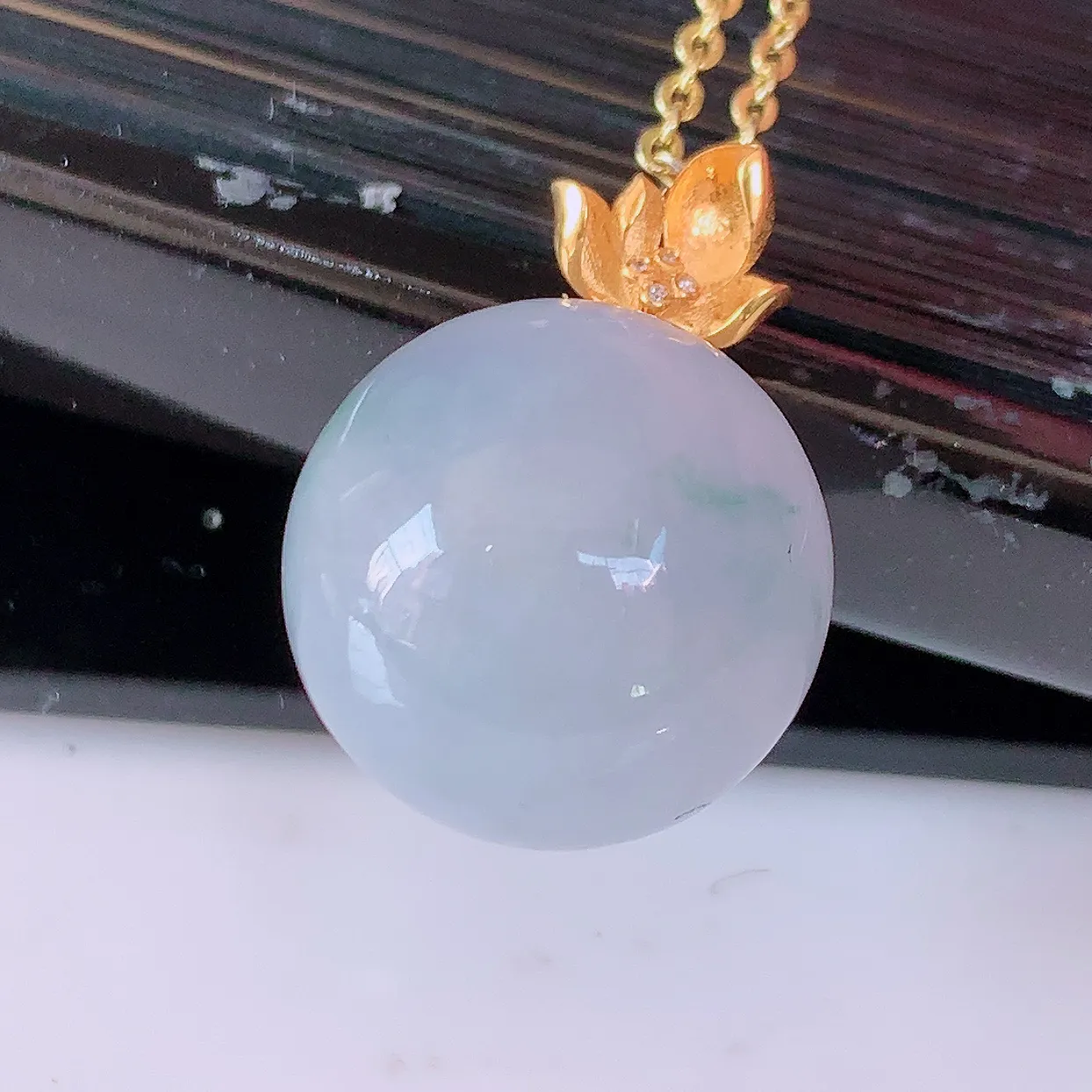 18K金镶嵌紫罗兰飘花翡翠转运珠吊坠，寓意“时来运转，财源滚滚” 寓意佳，荧光灼灼，转运珠佩戴时尚优雅！#1.25