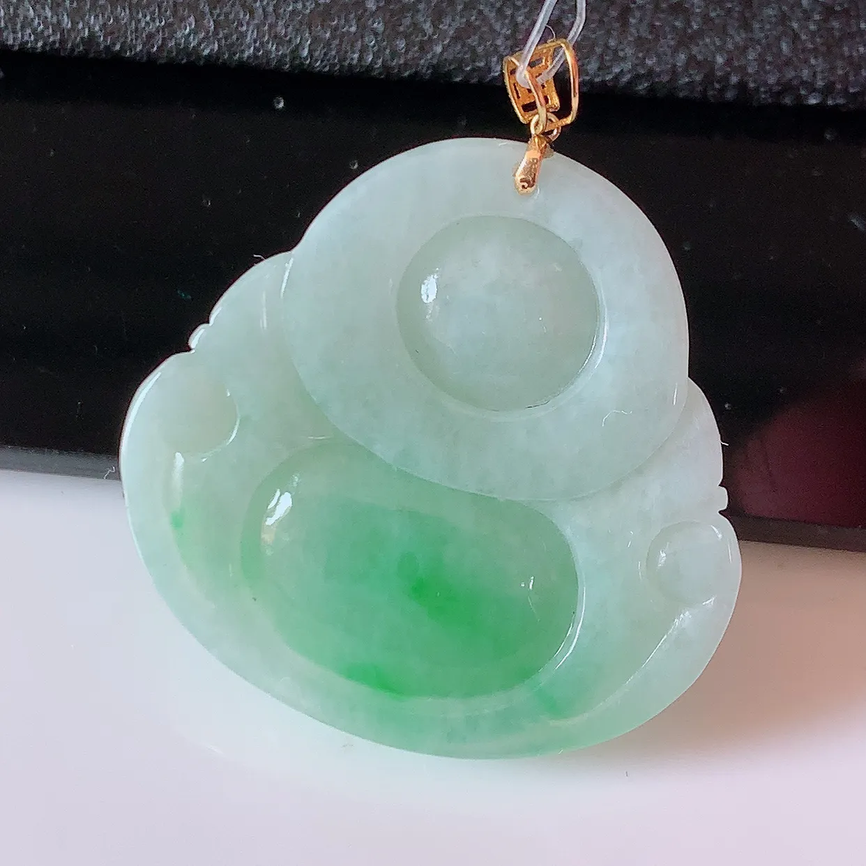 18K金镶嵌冰润飘绿翡翠佛公吊坠，玉笑佛，饱满，开脸喜庆，品佳品，配戴优雅迷人！#49.25整体29.5裸石26.6*25.8*6.6