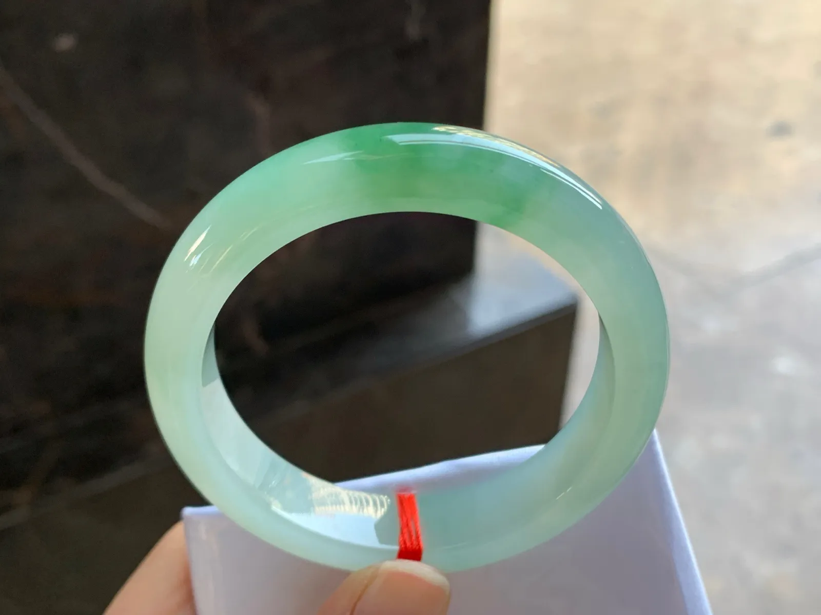 53-12.9-8.4

绿花手镯^_^玉质温润