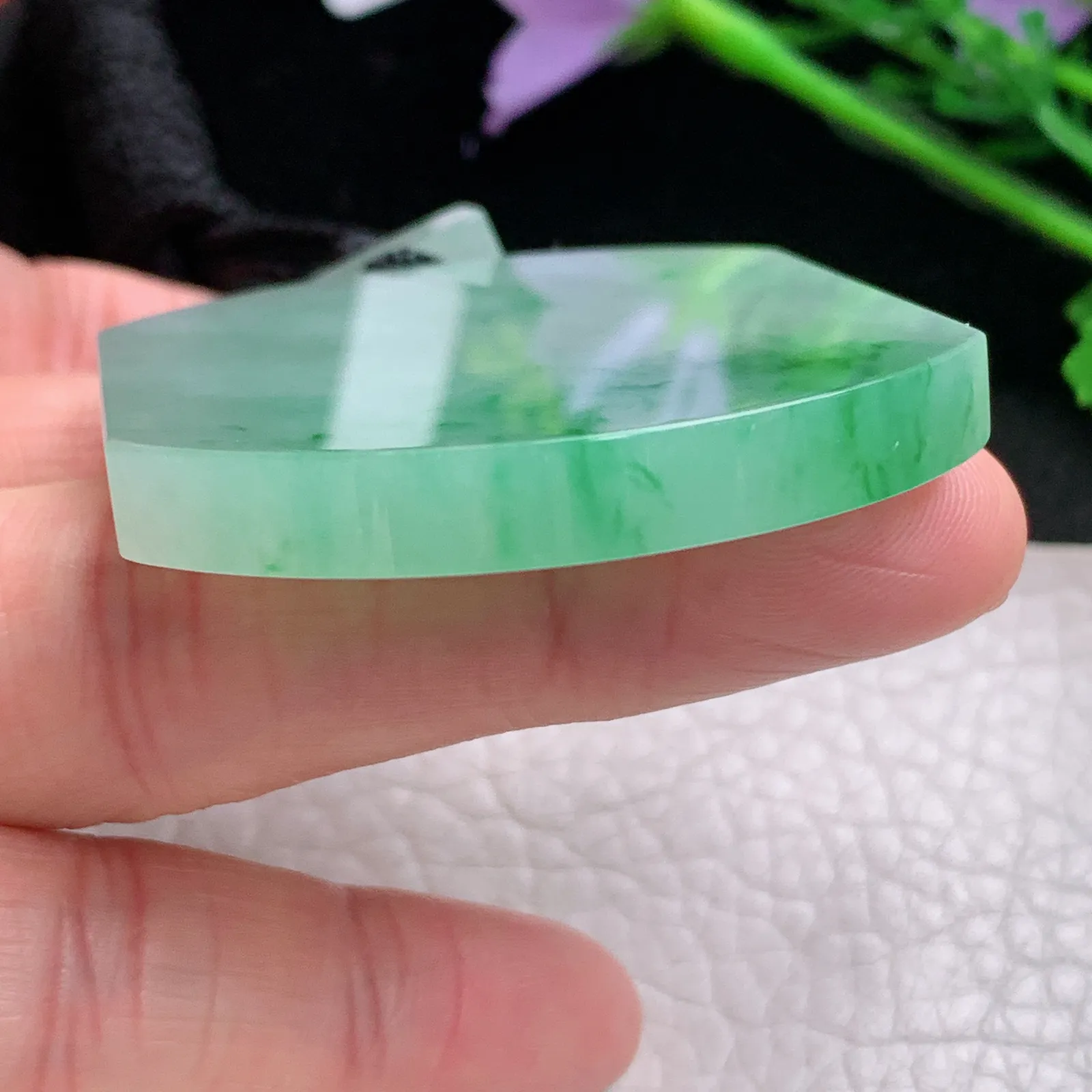 qxm实拍53.5*44*6缅甸翡翠精雕冰胶飘绿花平安无事牌玉吊坠 玉挂件