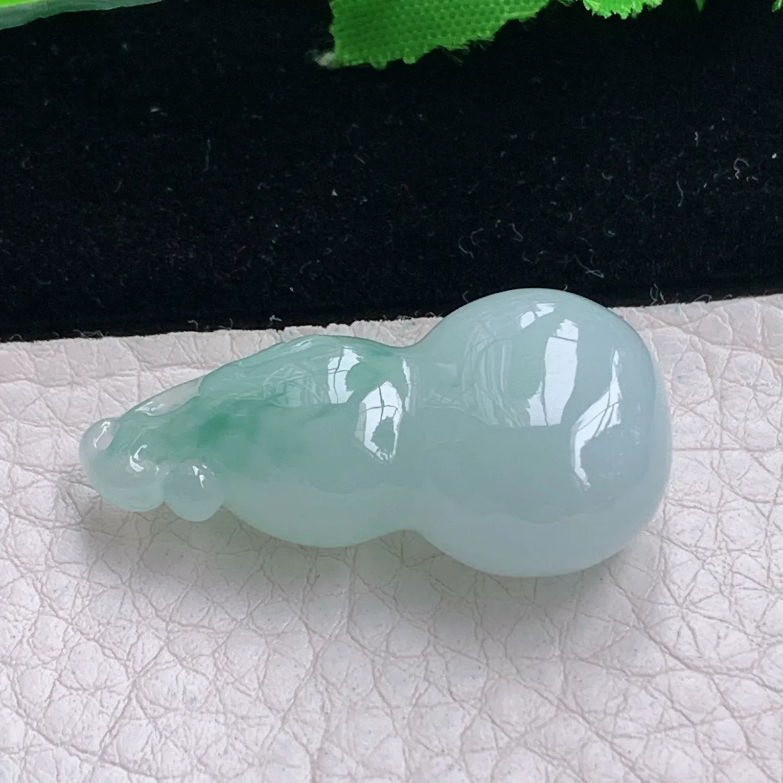 lz实拍36.8*19.8*12.5缅甸翡翠精雕冰飘花饱满葫芦吊坠 玉挂坠