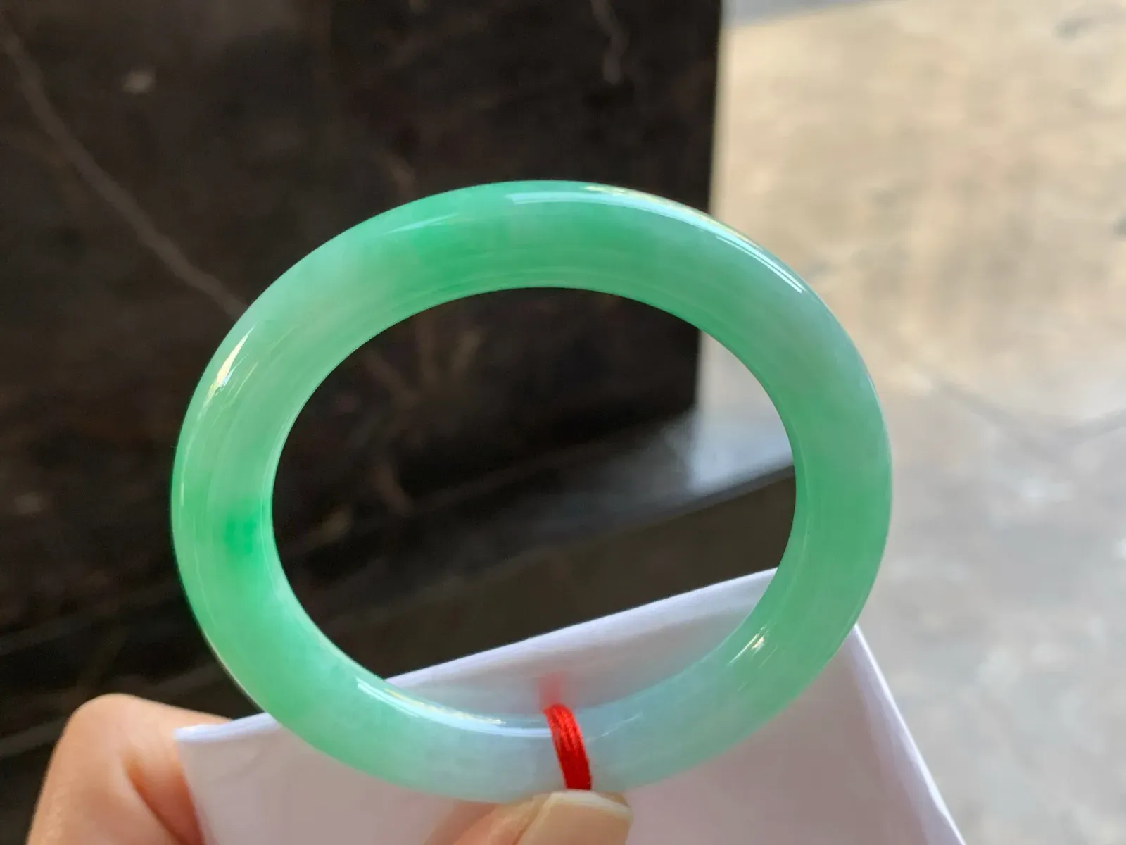 52.5-9.5

绿色圆条手镯^_^色阳 细腻