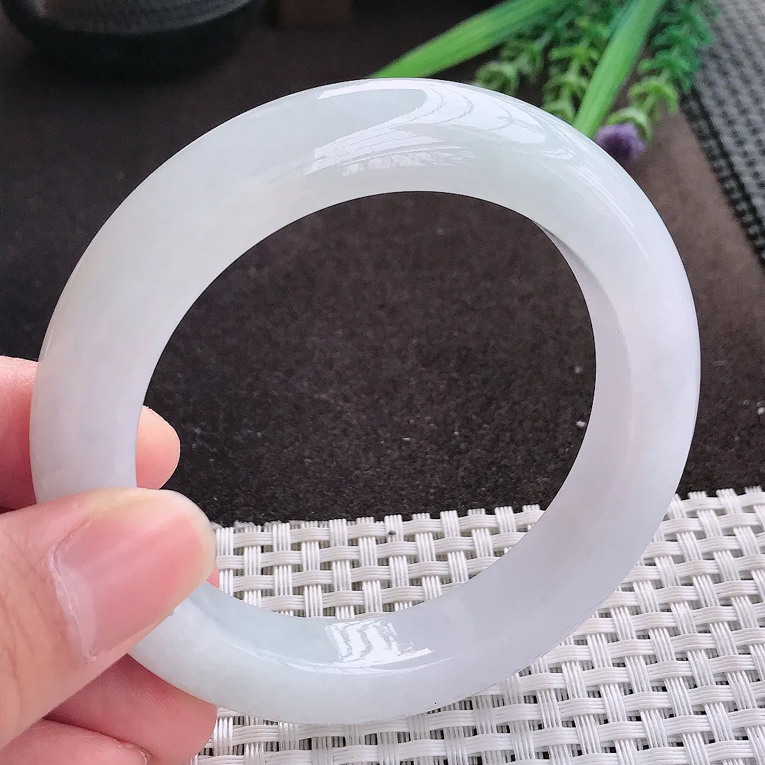 实拍A货翡翠58/12.8/10.6老坑冰纯起胶月光白手镯翡翠玉镯子平安镯