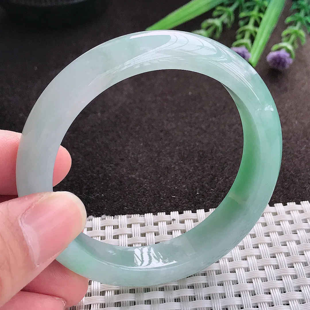 实拍A货翡翠55/12.6/8.3老坑冰胶水灵飘阳绿手镯翡翠玉镯子平安镯