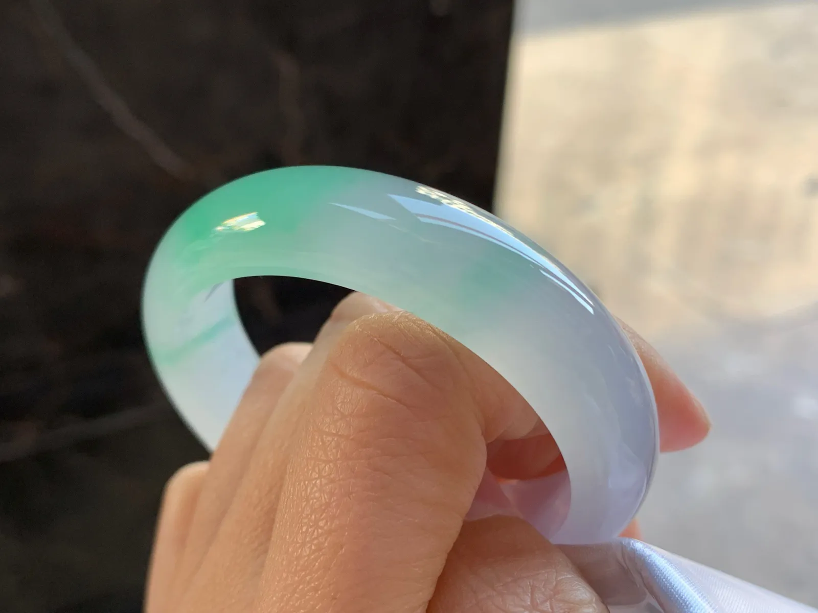 53.5-13.5-7.6

冰绿贵妃手镯^_^清新 正圈51 52可以带