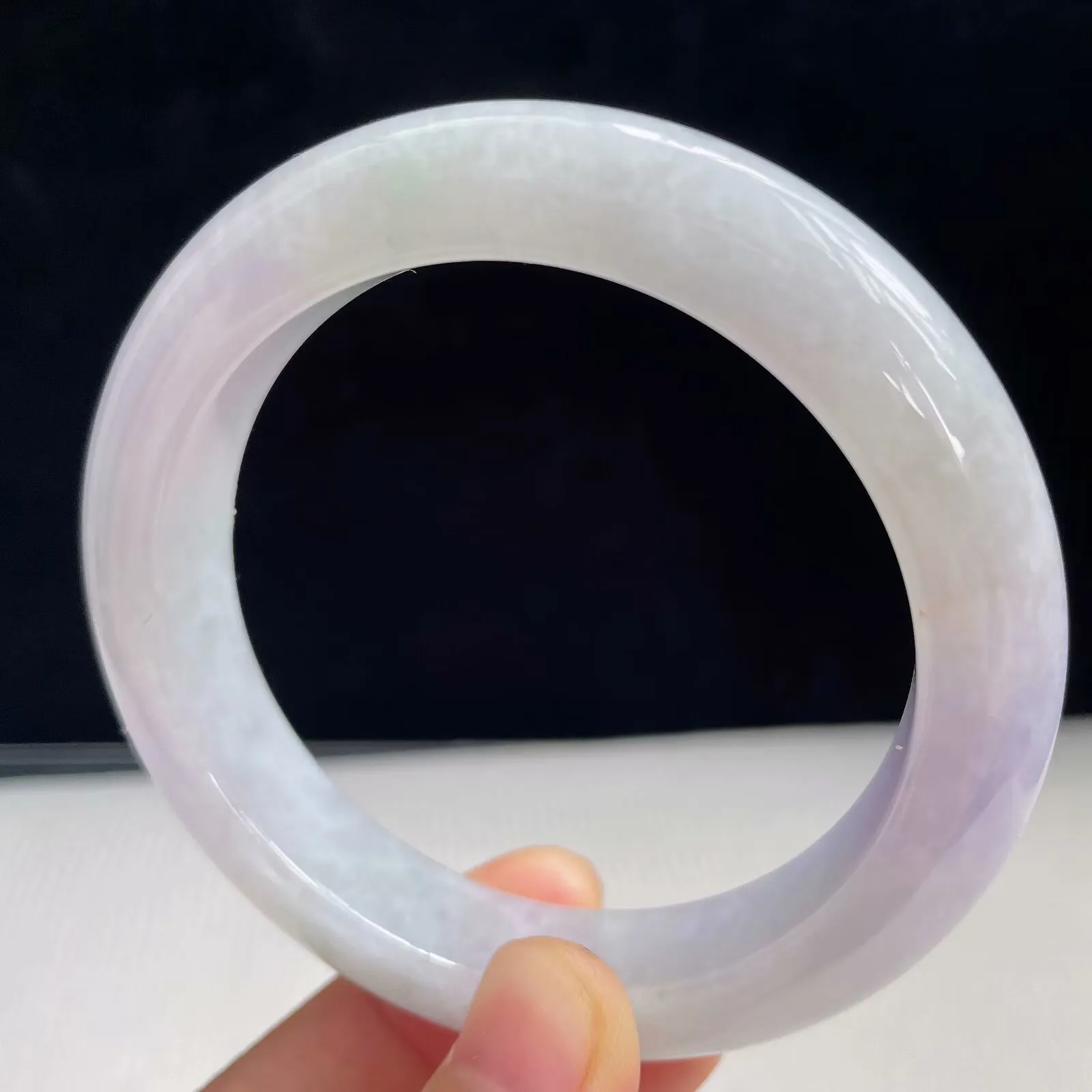 自然光拍摄天然翡翠A货淡紫罗兰好种水55.5mm正圈手镯63.22克