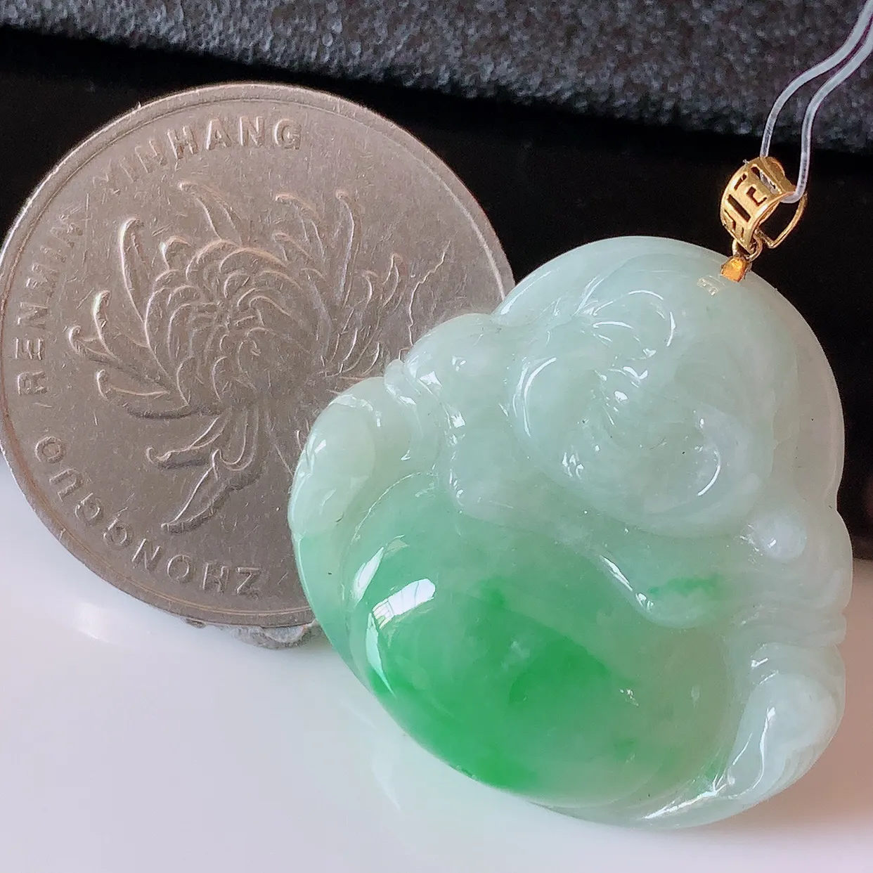 18K金镶嵌冰润飘绿翡翠佛公吊坠，玉笑佛，饱满，开脸喜庆，品佳品，配戴优雅迷人！#49.25整体29.5裸石26.6*25.8*6.6