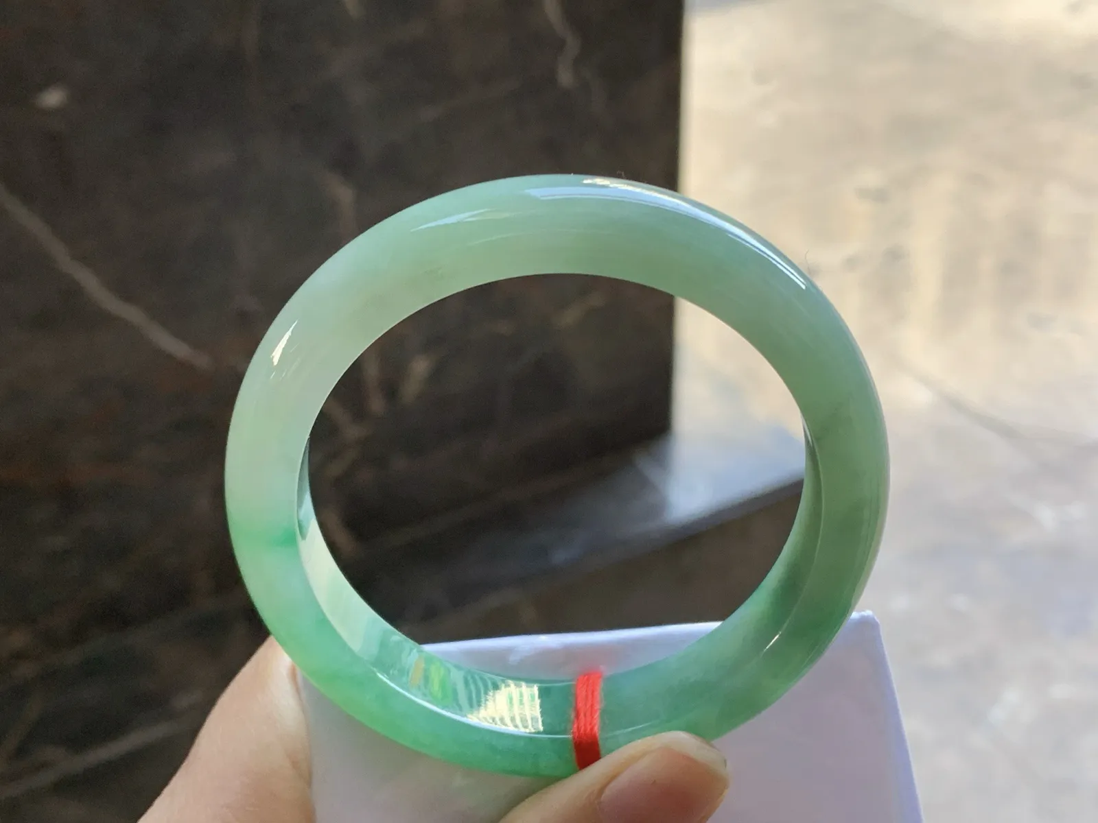 57-12.6-8.5

浓绿色手镯^_^鲜艳 玉质温润