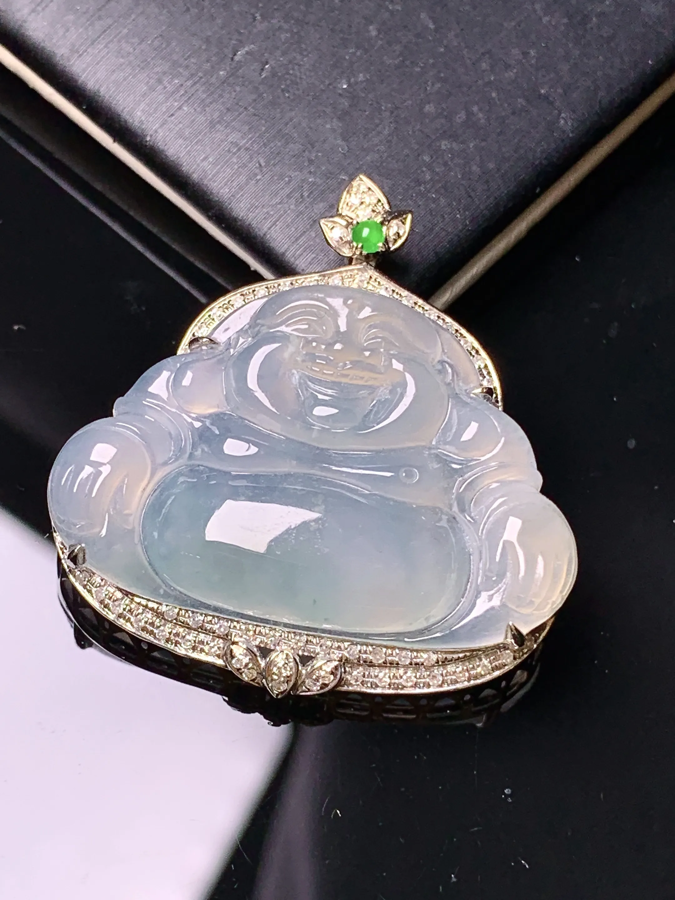 18k金钻镶嵌冰种佛公吊坠 玉质细腻 色泽清新艳丽 整体尺寸33*31*8.2