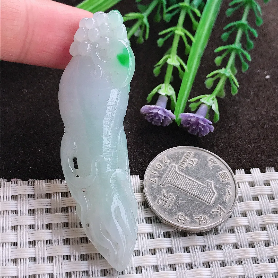 实拍A货翡翠62.7/41.8/9.6老坑精美冰润飘阳绿人参吊坠翡翠玉牌挂件