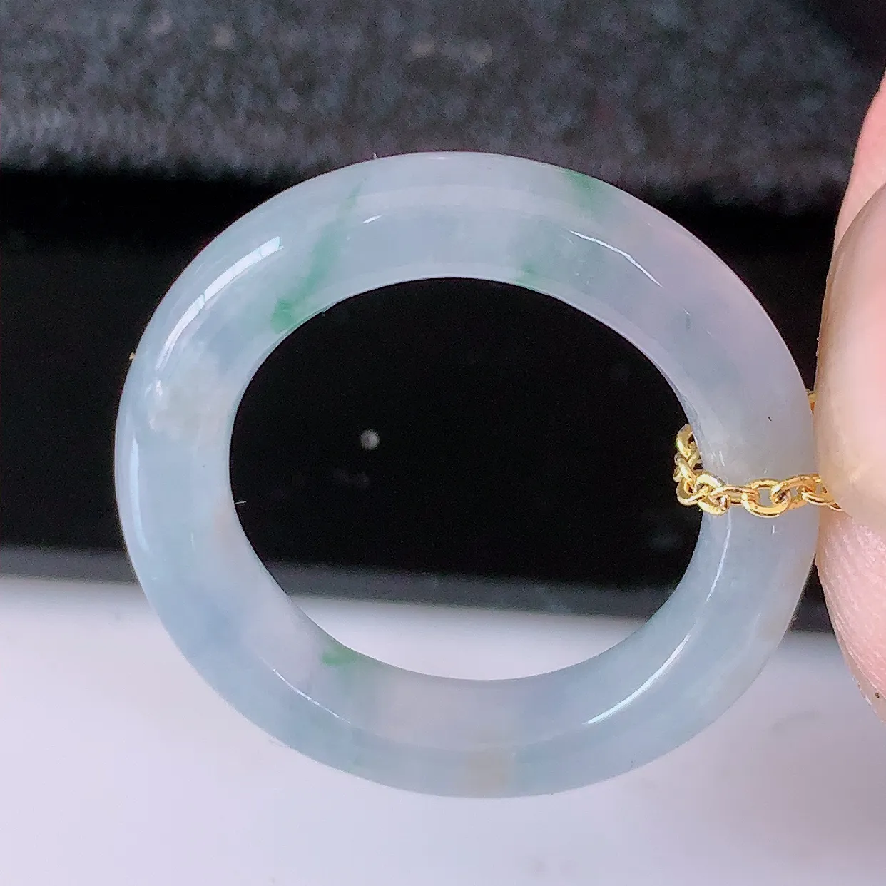 自然光实拍，冰种紫罗兰飘花翡翠指环，16mm内径翡翠指环，玉戒指，玉质莹润，好精美好冰润的指环，11圈口，上手纤巧！#1.25尺寸16*4.2*3.8