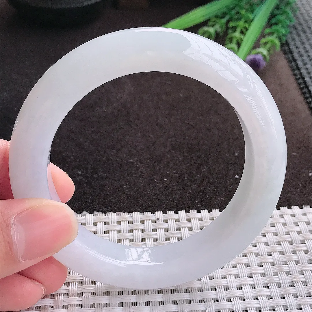 实拍A货翡翠58/12.8/10.6老坑冰纯起胶月光白手镯翡翠玉镯子平安镯