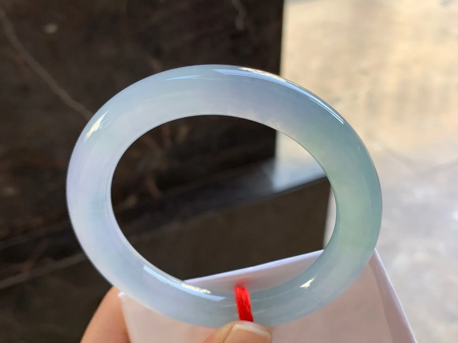 56-10.3

冰种淡春彩圆条手镯^_^冰透 清新