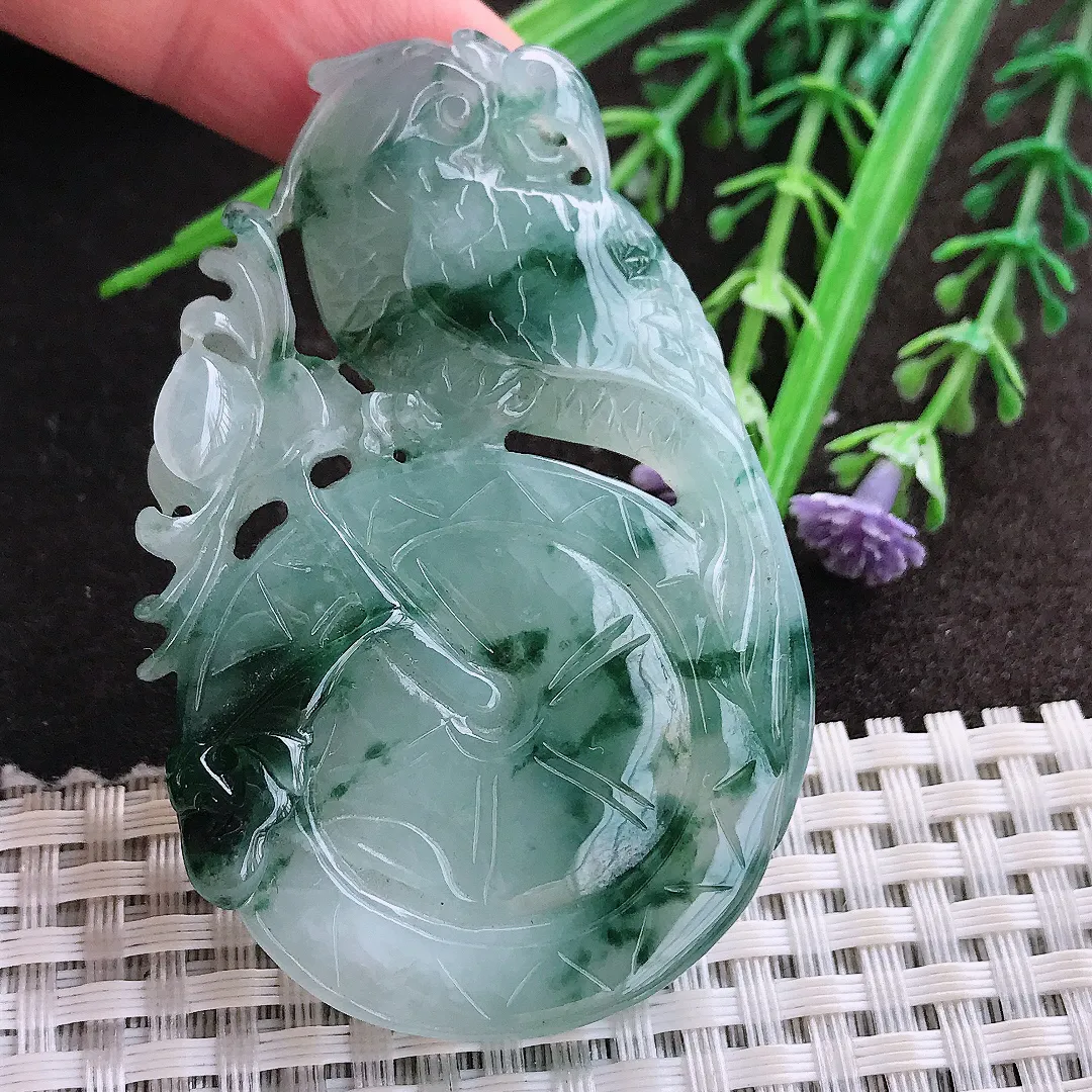实拍A货翡翠62.7/41.8/9.6老坑冰润起胶飘花英明神武鹦鹉吊坠翡翠玉牌挂件