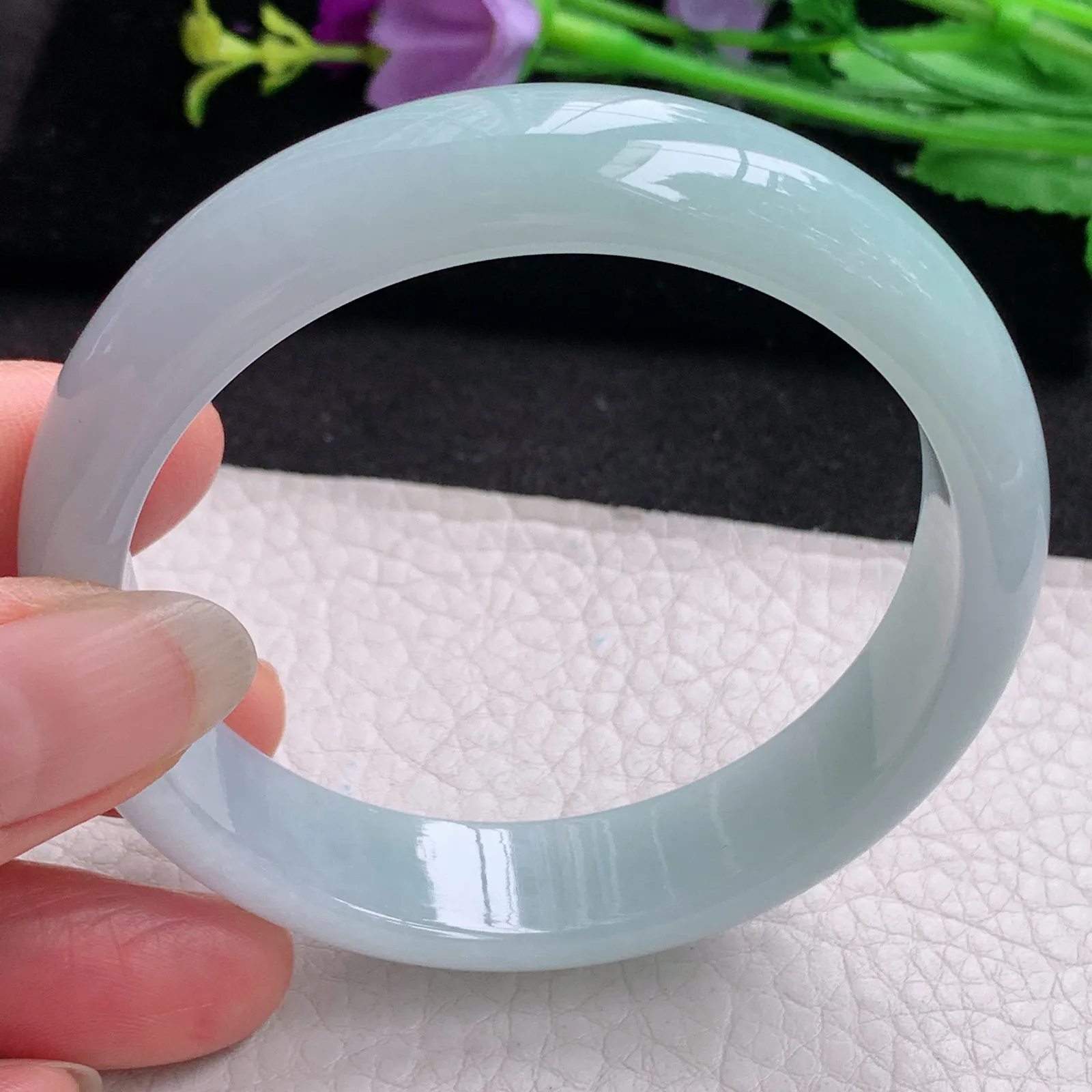 nr实拍57.5*14.2*7缅甸翡翠a货玉手镯飘浅绿胶感正圈平安镯宽版玉手环