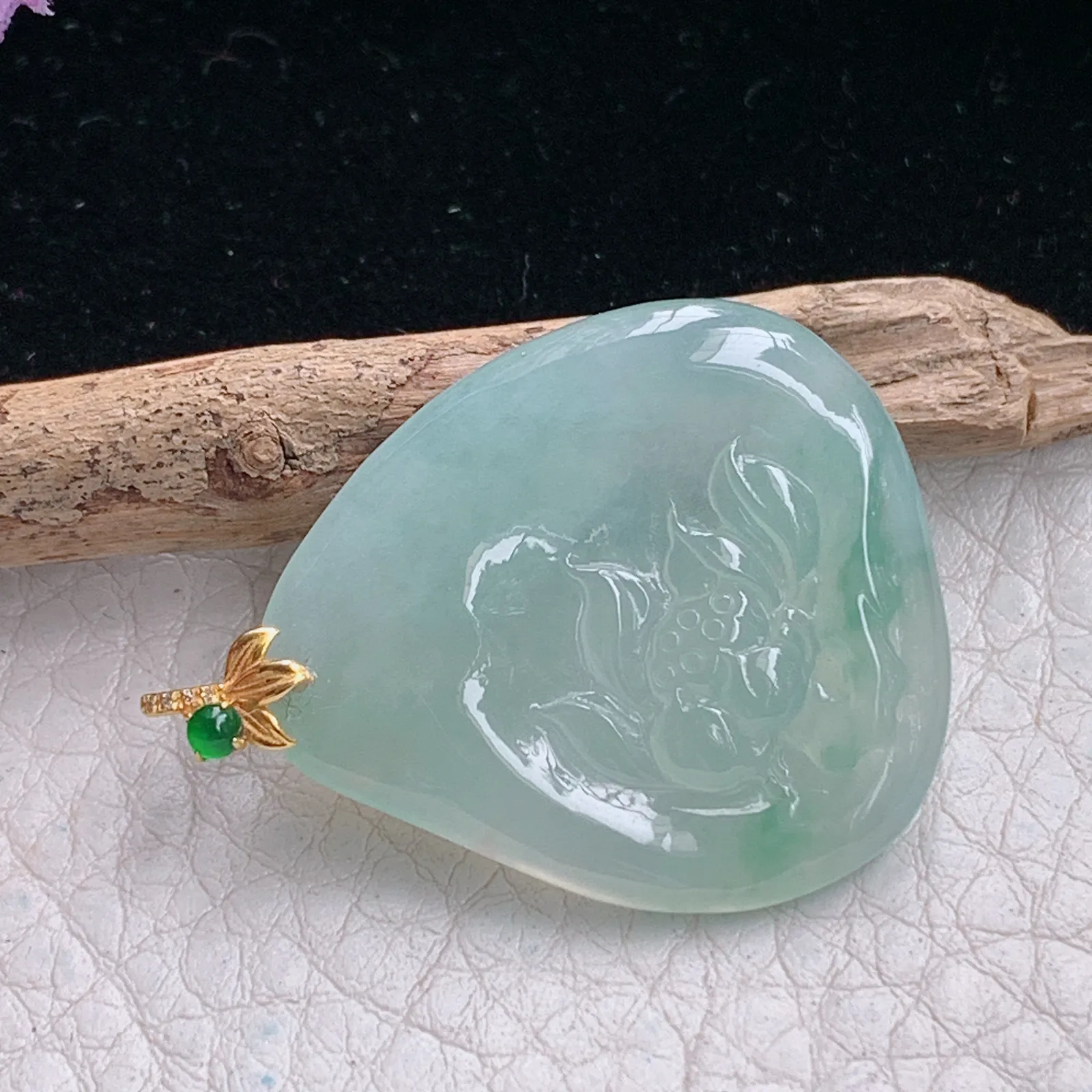 lz实拍32.8*27.8*4.3缅甸翡翠精雕冰透一朵清莲吊坠 荷花玉挂坠