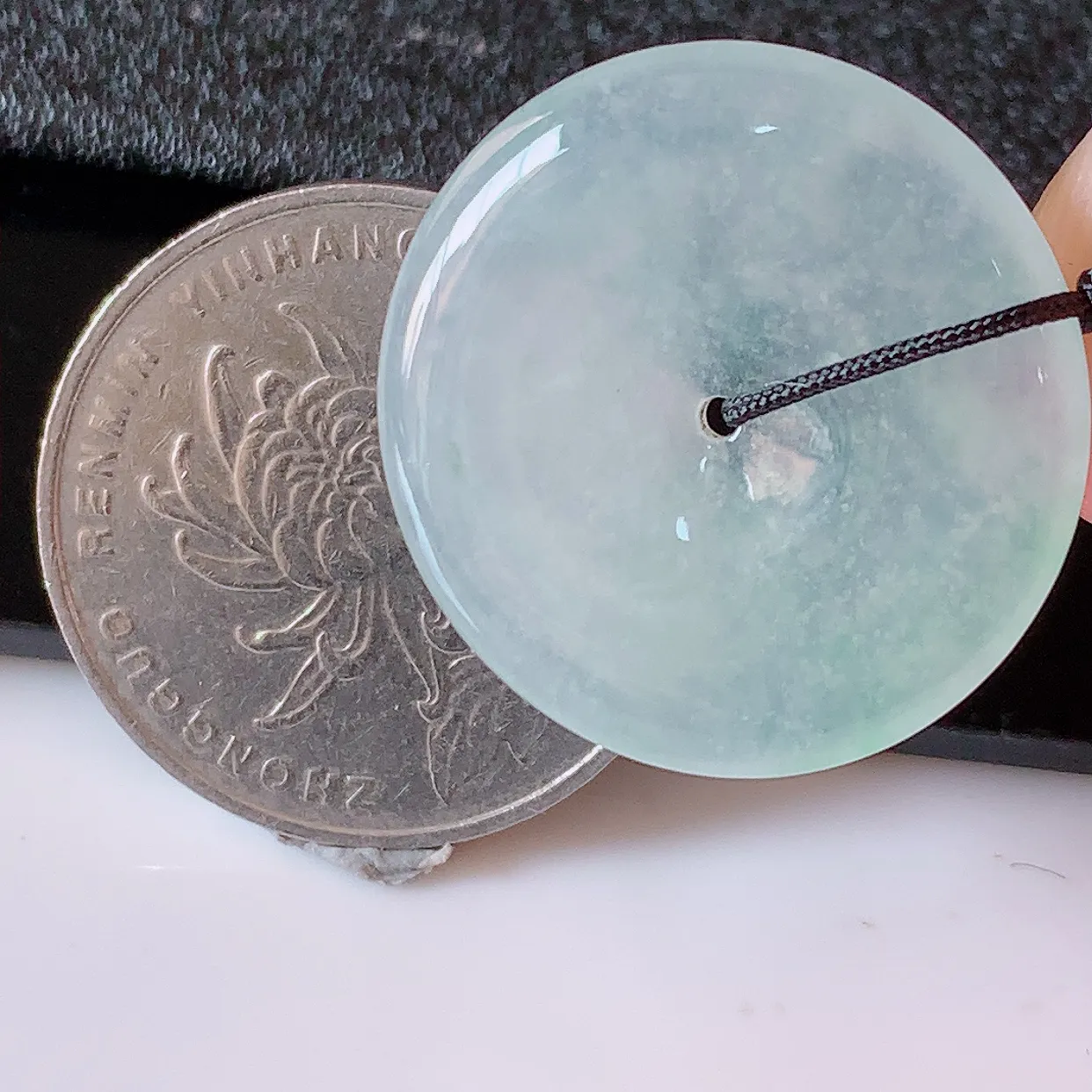 自然光实拍，冰种翡翠平安扣吊坠，翡翠平安扣，平平安安，平安扣种水很好，配戴精美！#41.25