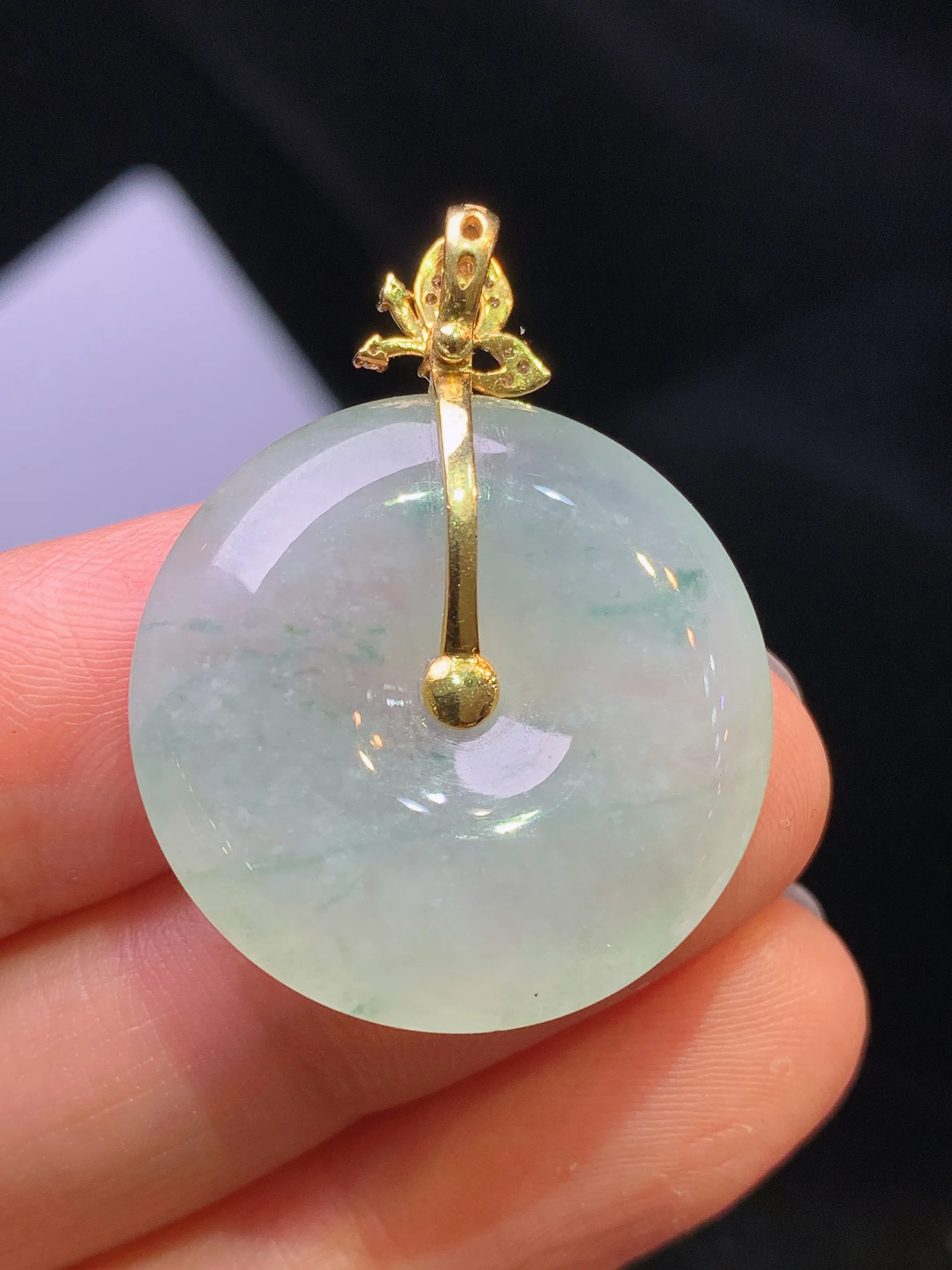 18k金钻镶嵌冰种平安扣吊坠 玉质细腻 色泽清新艳丽 整体尺寸32.2*24.6*5.5