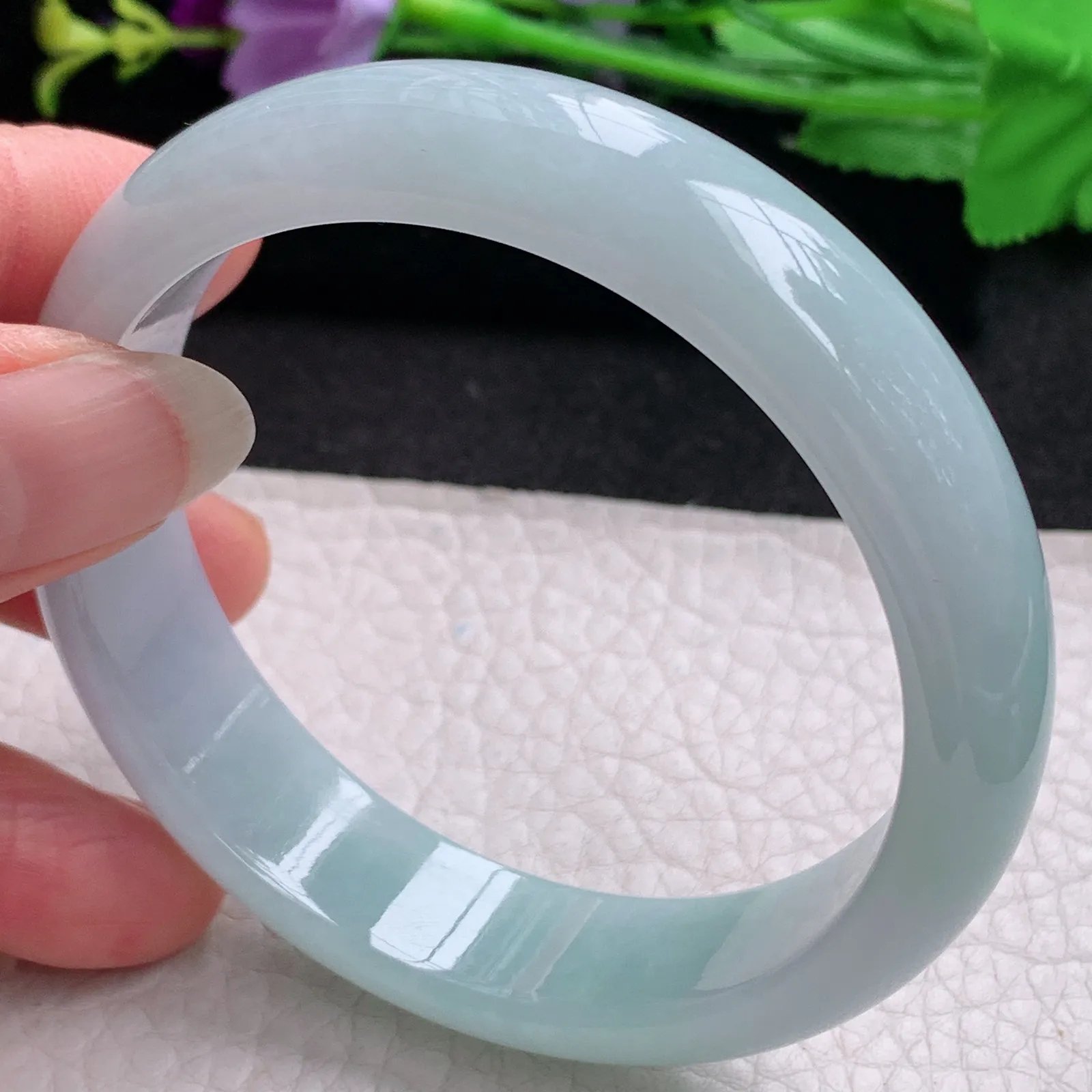 nr实拍57.5*14.2*7缅甸翡翠a货玉手镯飘浅绿胶感正圈平安镯宽版玉手环