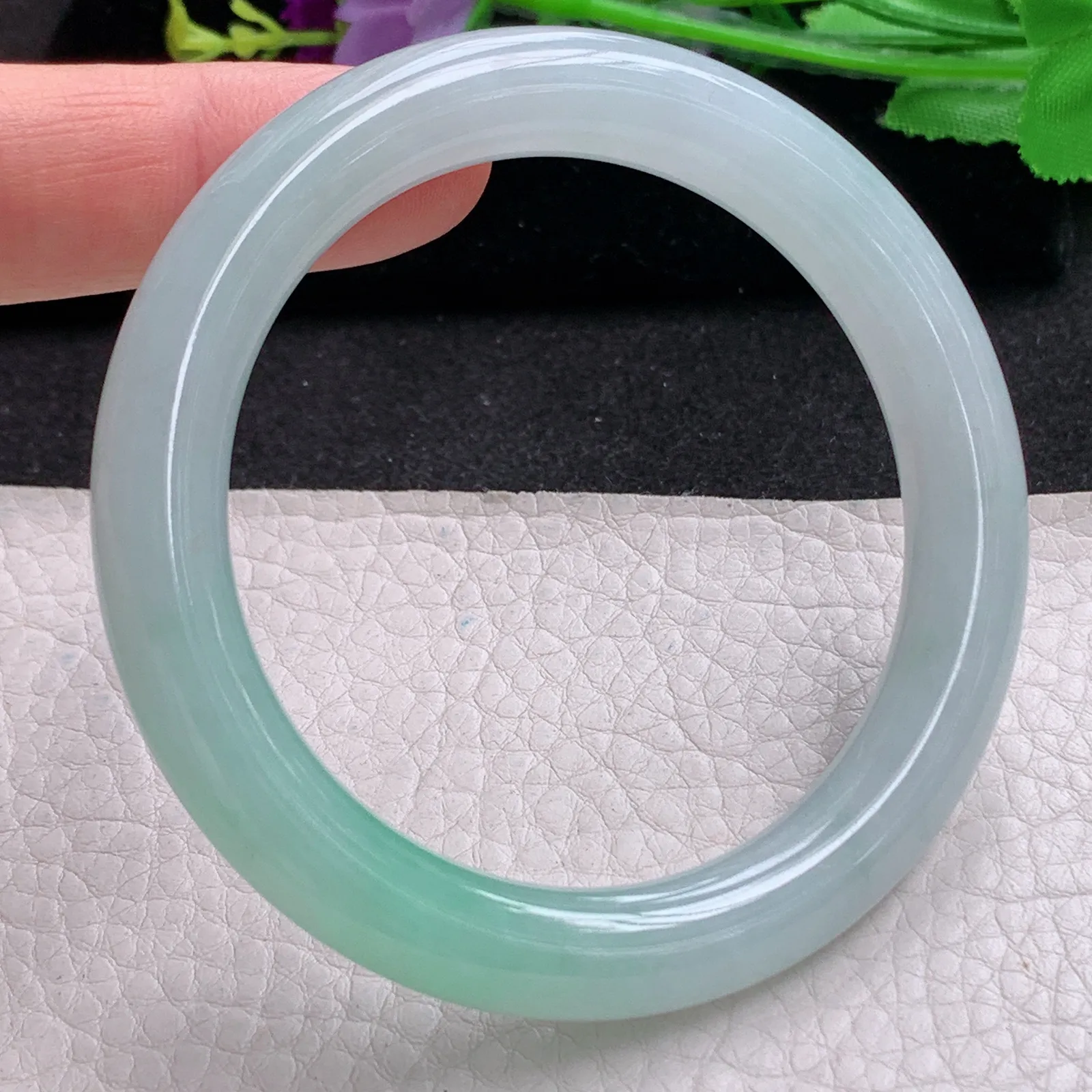 Hf实拍55.3*9.6缅甸翡翠手镯双彩半山半水圆镯浅绿圆条玉镯福镯