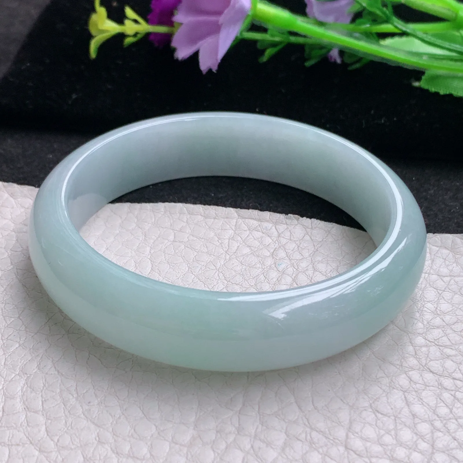 nr实拍57.5*14.2*7缅甸翡翠a货玉手镯飘浅绿胶感正圈平安镯宽版玉手环