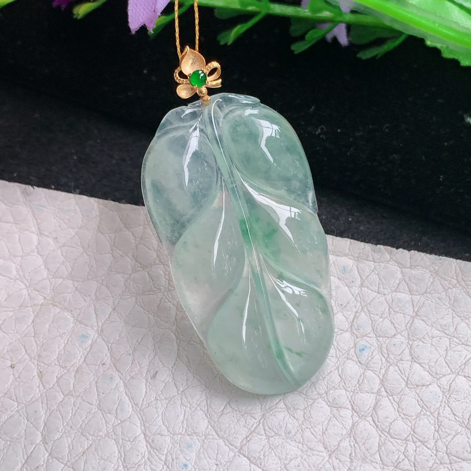 ws实拍36.8*21*3.8缅甸翡翠精雕清新冰飘绿花叶子 金枝玉叶玉吊坠 玉挂件