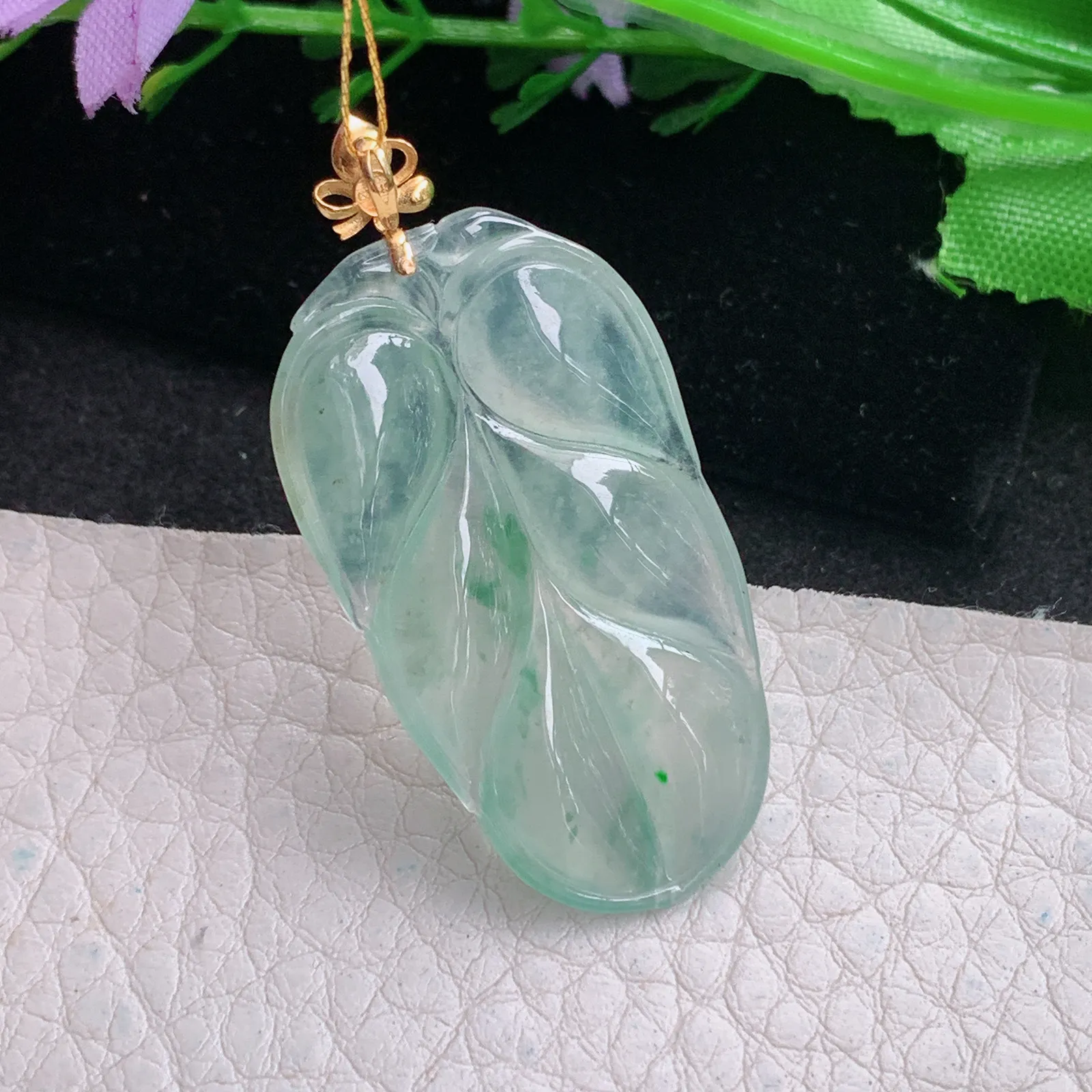 ws实拍36.8*21*3.8缅甸翡翠精雕清新冰飘绿花叶子 金枝玉叶玉吊坠 玉挂件
