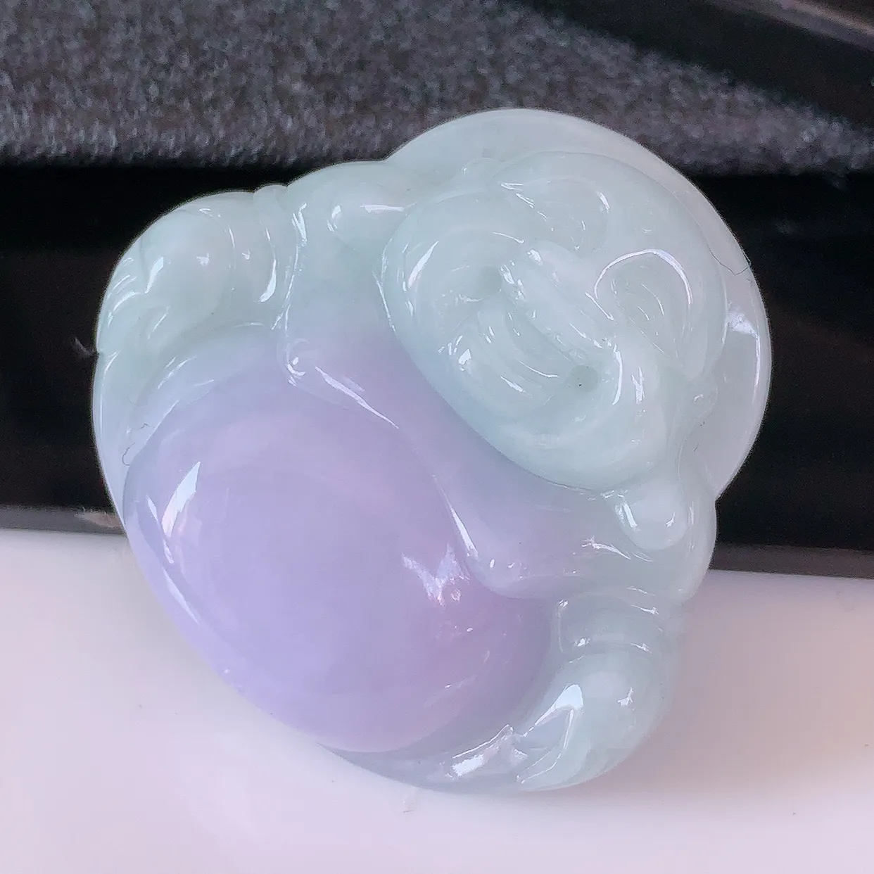 自然光实拍，冰润紫罗兰翡翠佛公吊坠，玉笑佛，饱满，开脸喜庆，配戴优雅迷人！#1.25