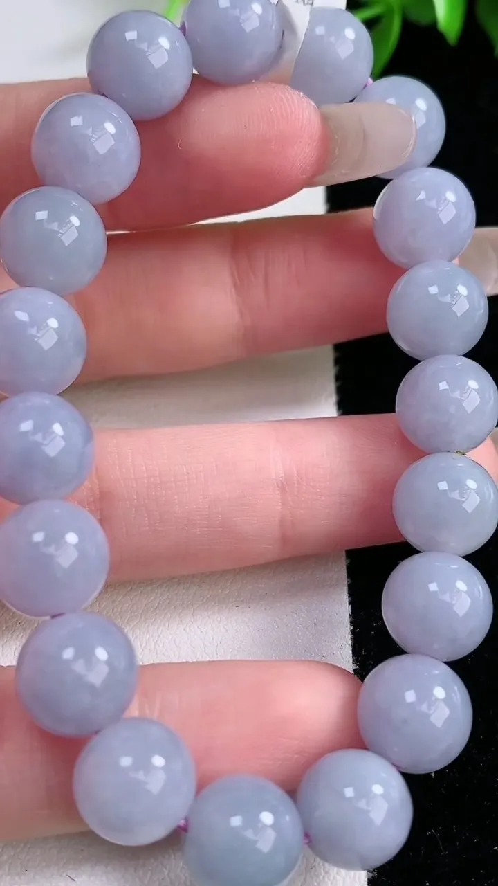 天然A货翡翠紫罗兰圆珠手串，尺寸9.6-19颗，重量:32.36g2月1日
工厂直销收藏佳品,种好水足，色泽均匀，有种有色，上手高大气！