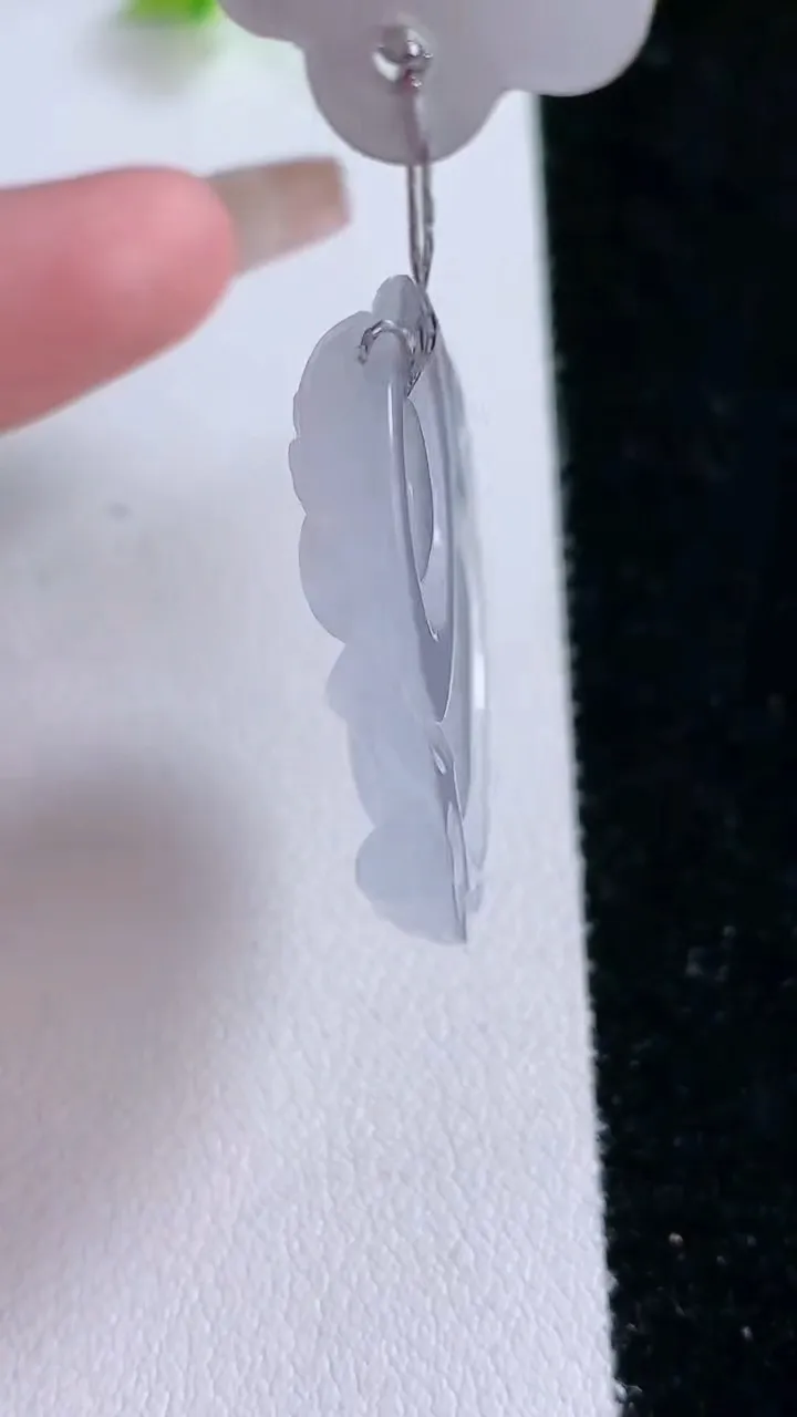 天然A货翡翠佛公吊坠，尺寸29.8-31.6-5.6，重量:8.10g
2月1日