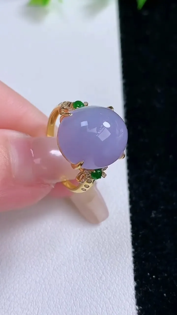 天然A货翡翠18K金紫罗兰蛋面戒指，尺寸17.2-15.2-12.2-8.2，重量:4.83g2026年2月2日
工厂直销收藏佳品,种好水足，色泽均匀，有种有色，上手高大气！