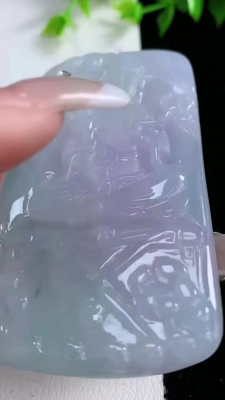 天然A货翡翠冰种紫罗兰虚空藏菩萨吊坠，尺寸74.3-46.2-5，重量:44.05g
2月1日