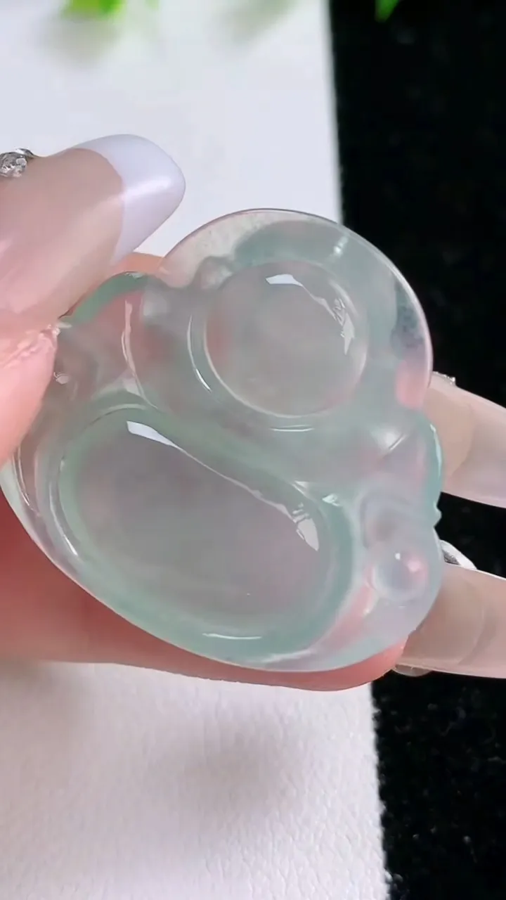 天然A货翡翠佛公吊坠，尺寸29-31.8-5.7，重量:8.53g
2月1日