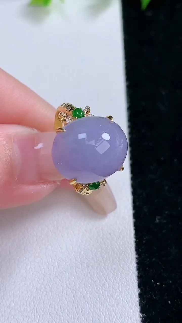 天然A货翡翠18K金紫罗兰蛋面戒指，尺寸17.2-15.2-12.2-8.2，重量:4.83g2026年2月2日
工厂直销收藏佳品,种好水足，色泽均匀，有种有色，上手高大气！