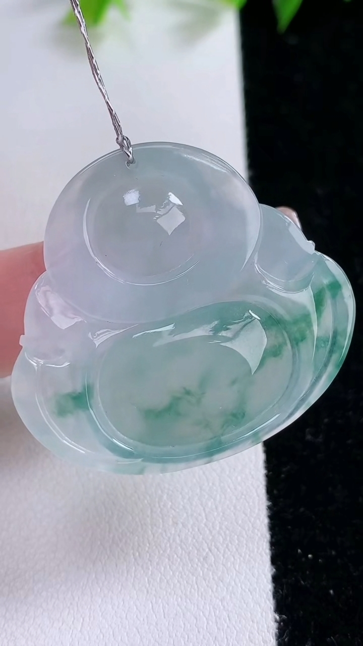 天然A货翡翠种飘花佛公吊坠，尺寸33.5-37-6.2，重量:11.96g
2月1日