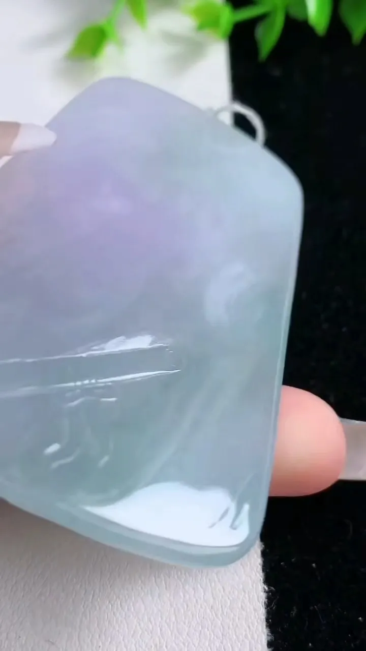 天然A货翡翠冰种紫罗兰虚空藏菩萨吊坠，尺寸74.3-46.2-5，重量:44.05g
2月1日