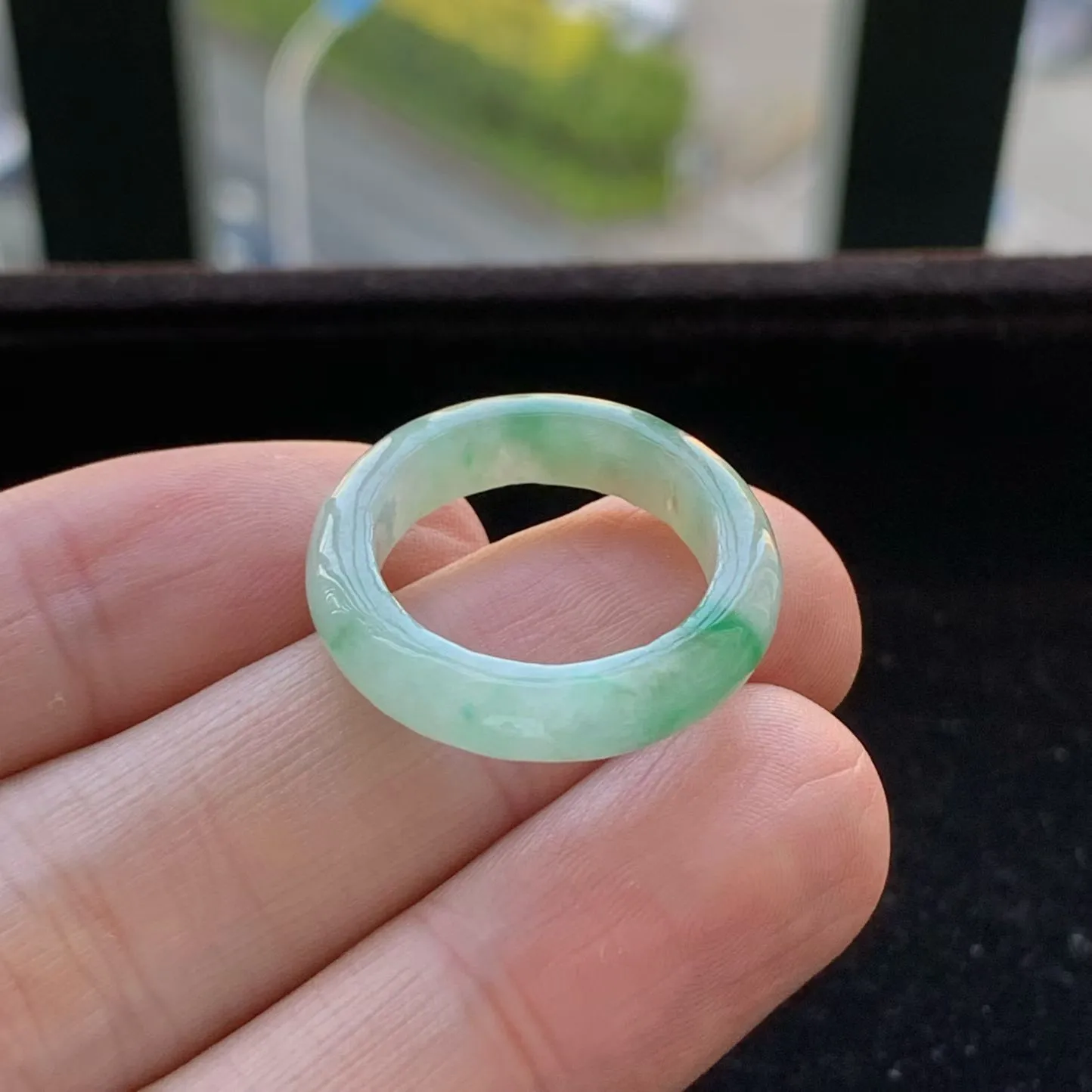 A货天然翡翠冰糯种飘绿戒指17号重量3.62
2月1日