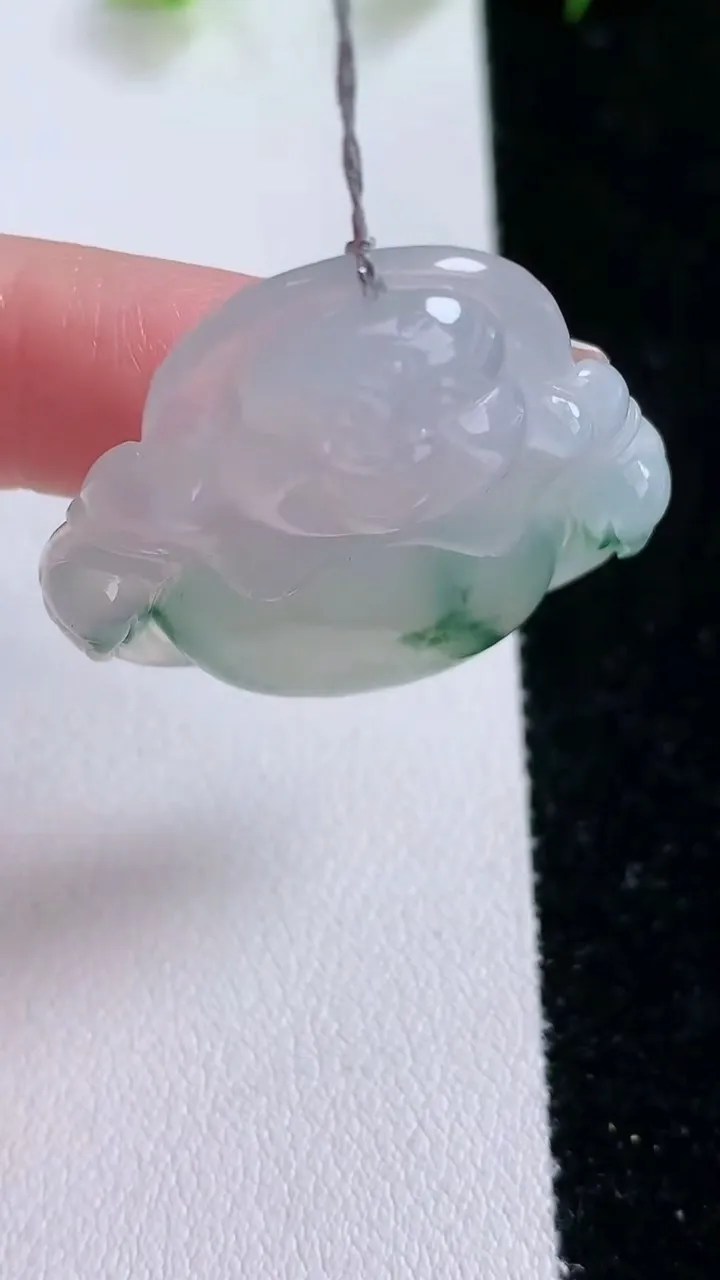 天然A货翡翠种飘花佛公吊坠，尺寸31-33-6.3，重量:10.28g
2月1日