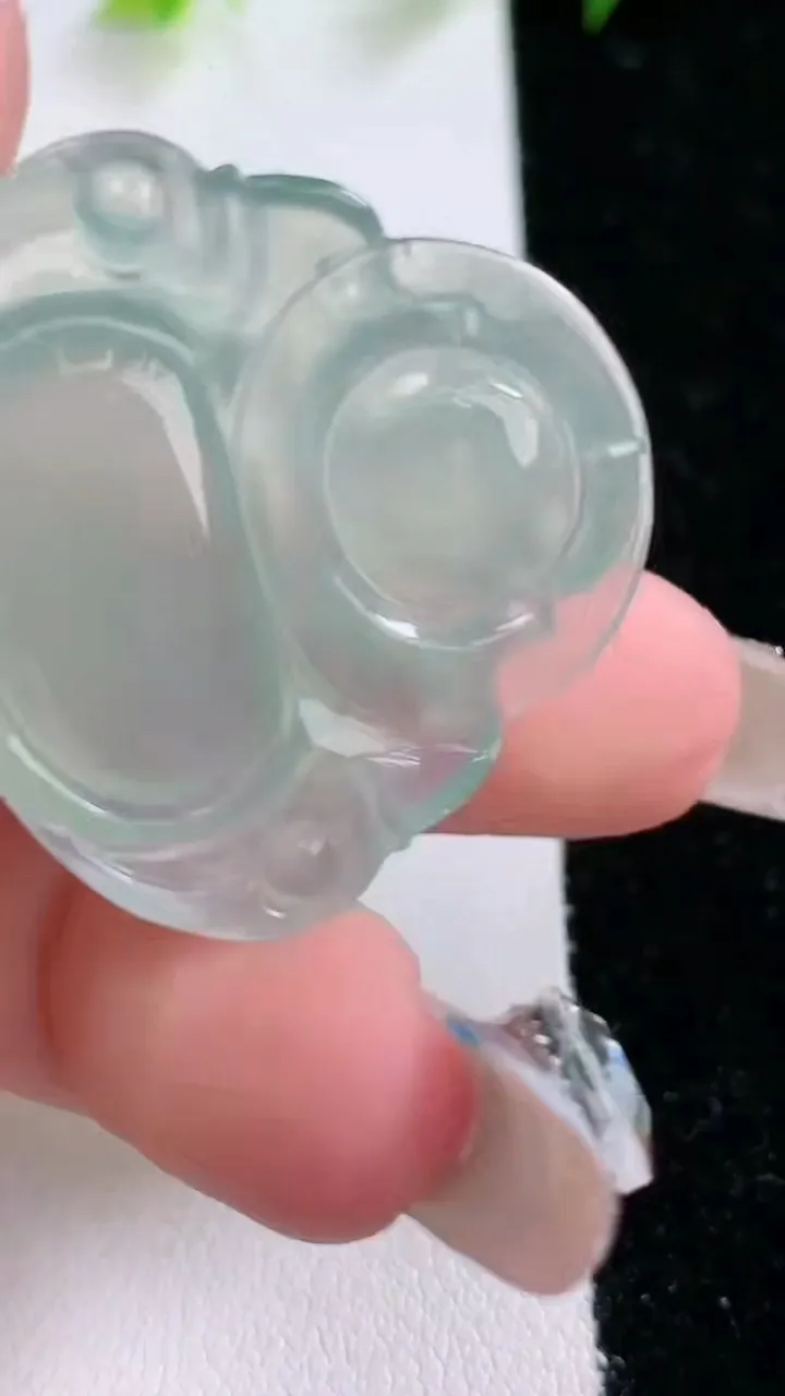 天然A货翡翠佛公吊坠，尺寸29-31.8-5.7，重量:8.53g
2月1日