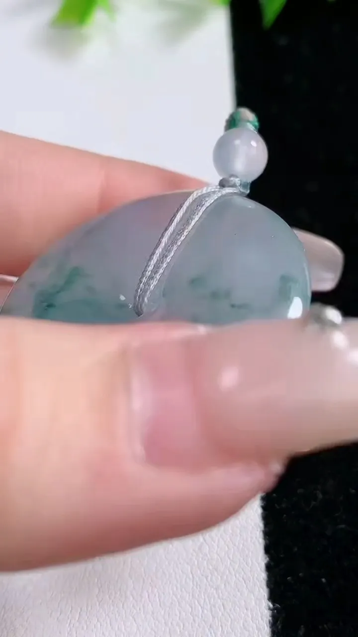 天然A货翡翠冰种飘花平安扣吊坠，尺寸35.7-5，重量:15.17g
2月1日