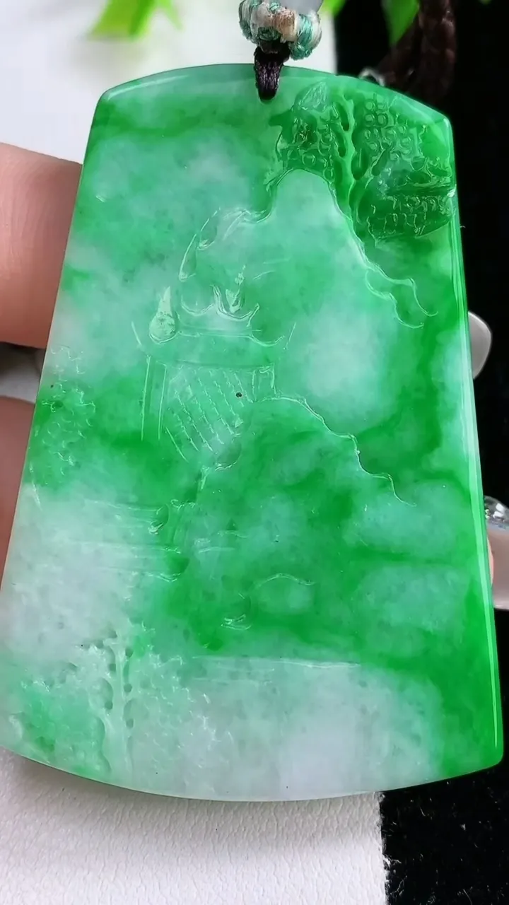 天然A货翡翠山水牌吊坠，尺寸59-39.4-5.2，重量:34.14g
2月1日